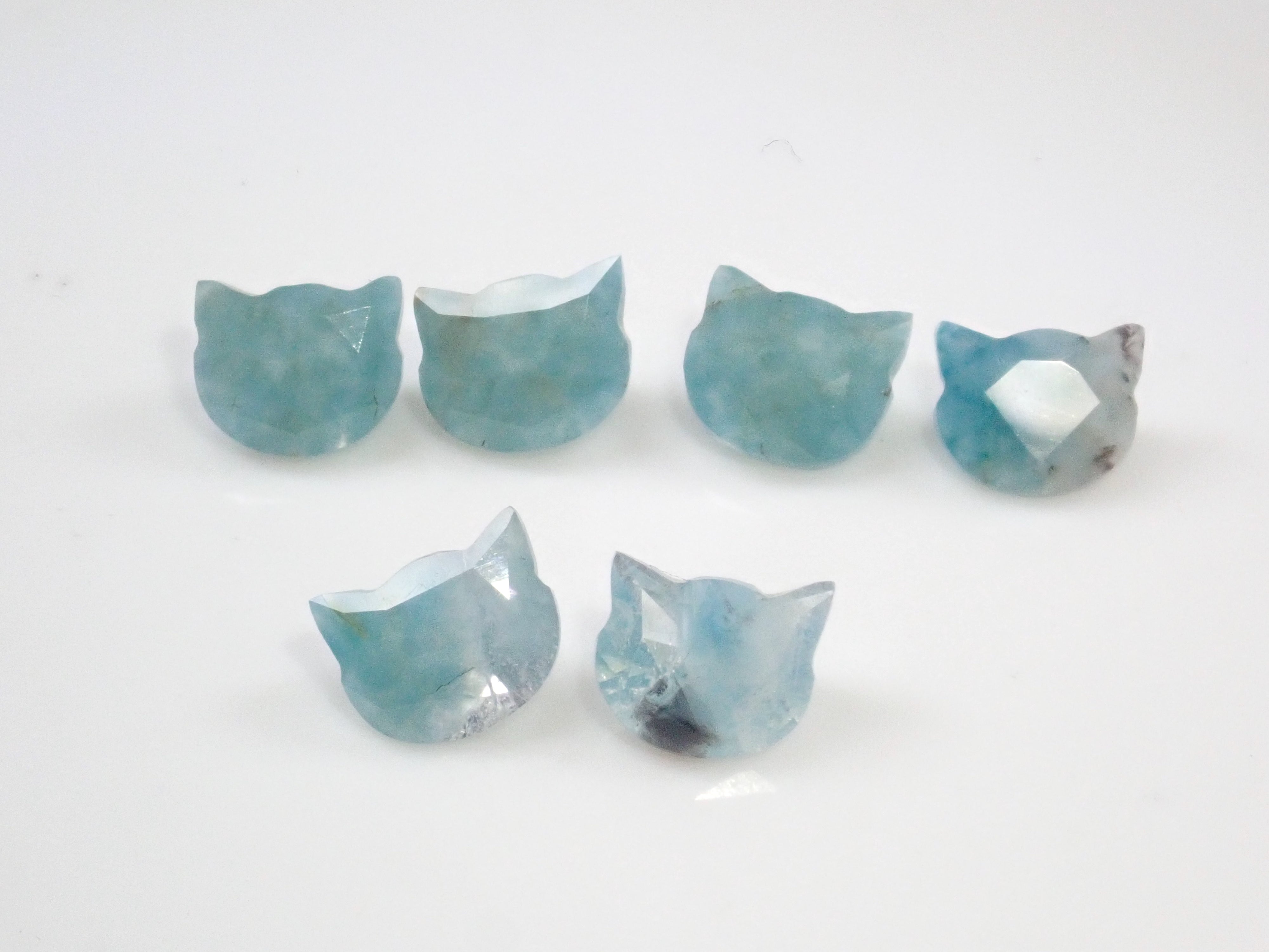 《限定6石》ブラジル産メデューサクォーツ(パライバクォーツ)の猫カット1石ルース(6mm)《複数購入割引有》