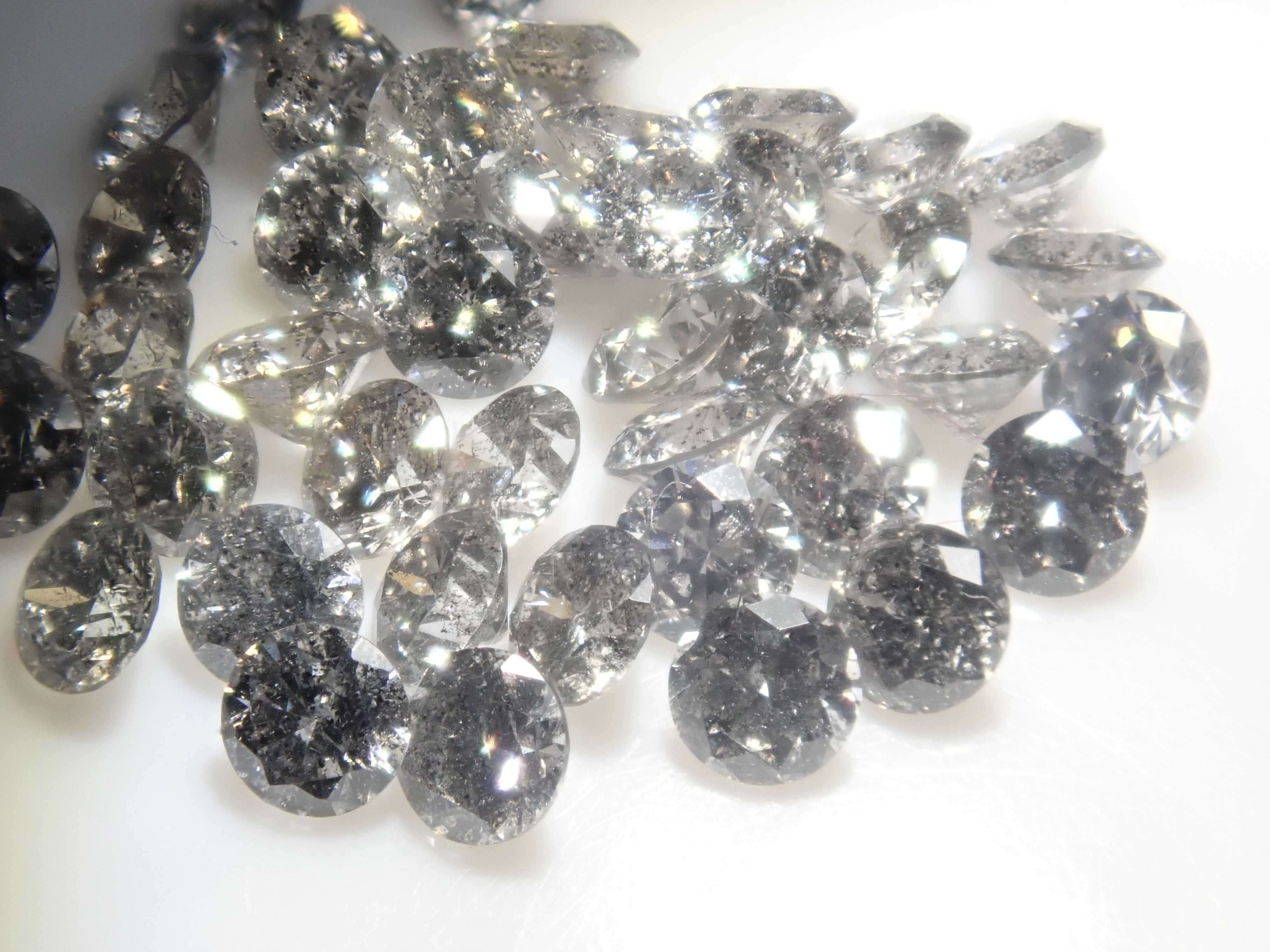 【12/7 22時販売】《限定40石》ソルトアンドペッパーダイヤモンド(2mm,メレダイヤモンド)1石ルース《複数購入割引有》