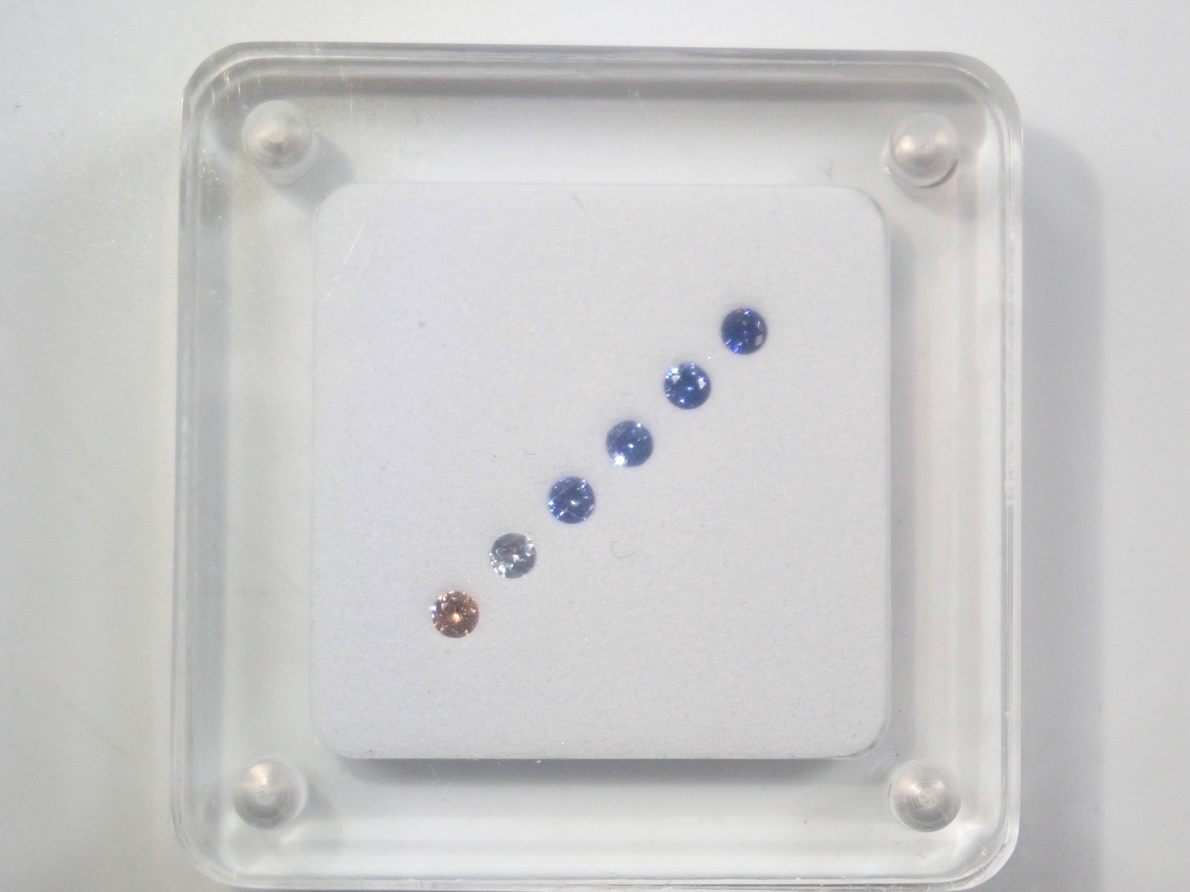 Benitoite Gradation 6 Stone Set (2.0mm, Round Cut, Including Top Quality) 《Multiple Purchase Discount Available》