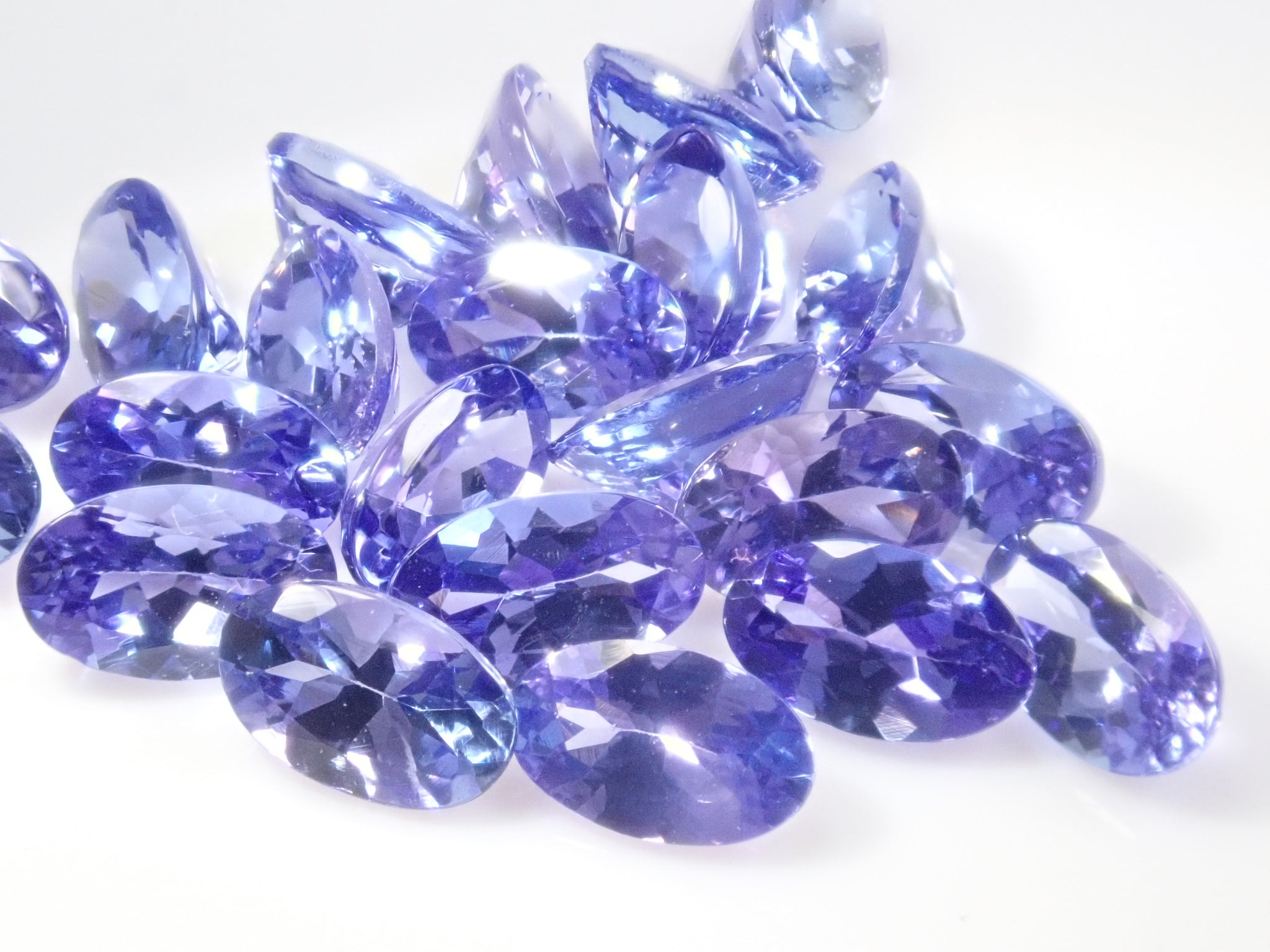 9/1まで特価！【高品質・大粒・ソ付き】タンザナイト 通ろ ルース3.918ct