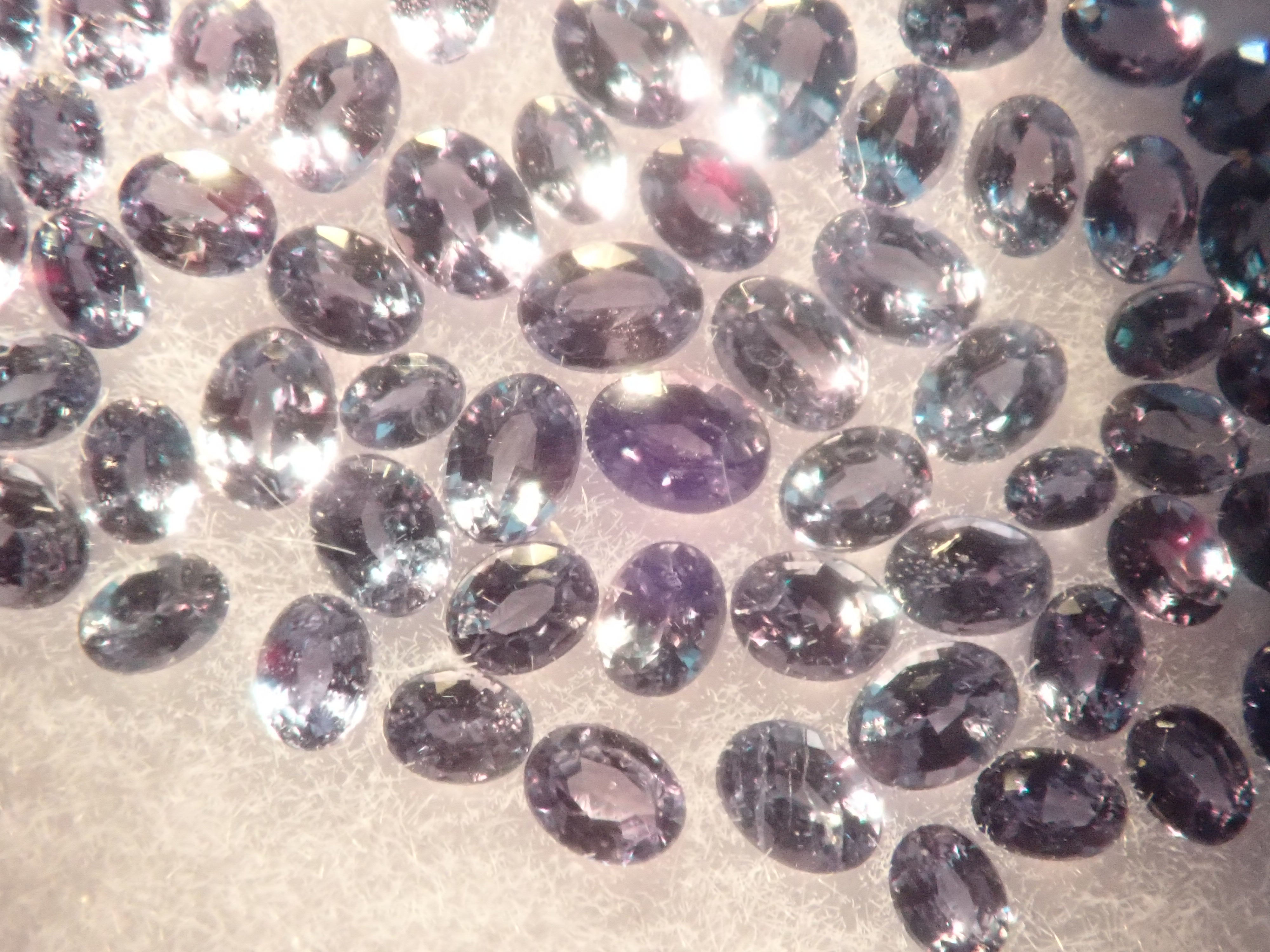 【2/15 22時販売】《150石限定・ツーソン新着》ブラジル産アレキサンドライト1石ルース(メレサイズのトップクオリティ,ヘマチタ鉱山)《複数購入割引有》