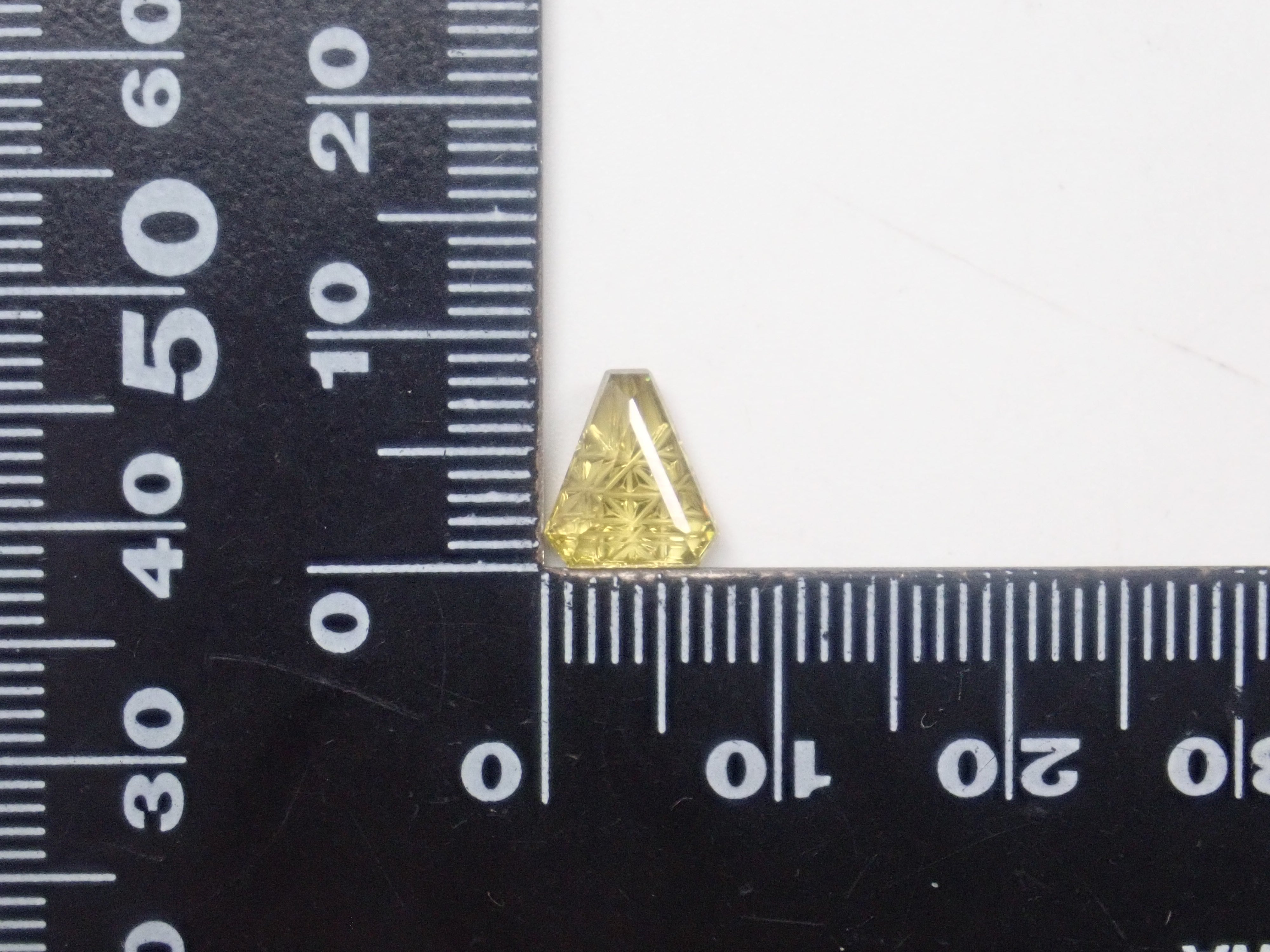 【2/8 22時販売】《限定11石》通常74,800円の甲州貴石切子plusthree「彩」含むスフェーンガチャ《複数購入割引有》