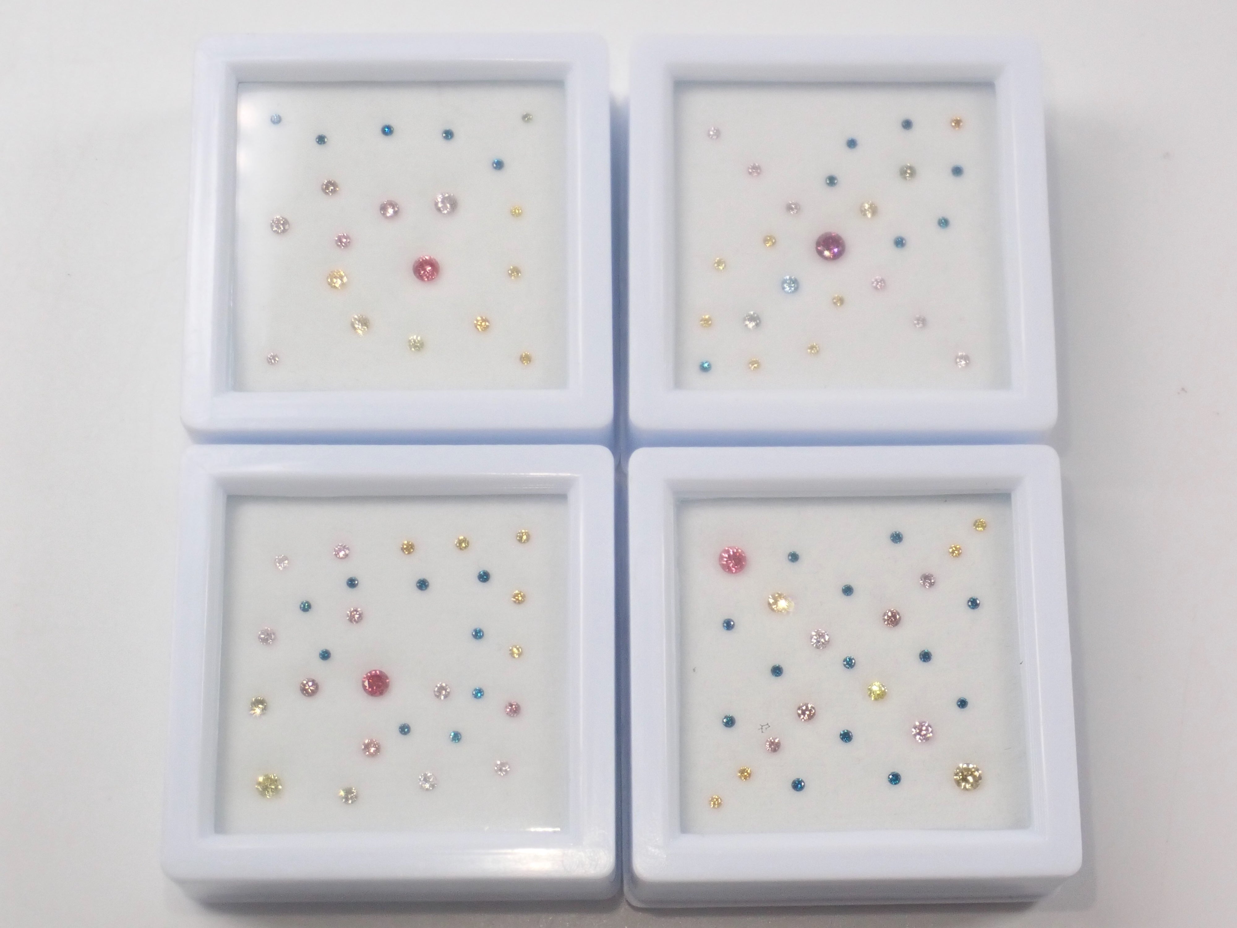 《Shinjuku Pop-Up Event Commemorative Offer》《Limited Stock Remaining》 Color Diamond Set (including pink, ice blue, green diamonds, and more, 9 stones or more in total), valued at ¥30,000 normally. 《Multi-Purchase Discount Available》