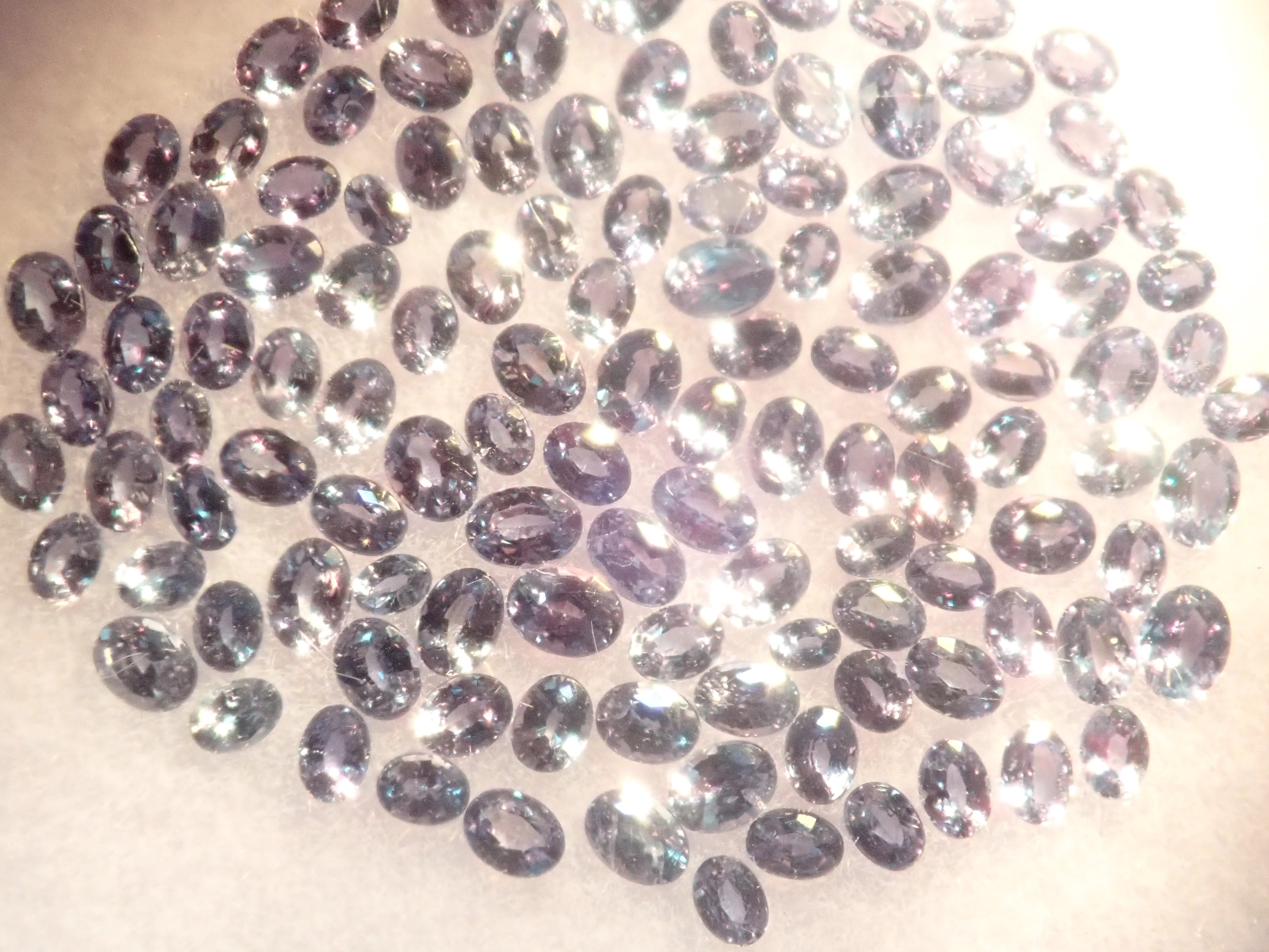 【2/15 22時販売】《150石限定・ツーソン新着》ブラジル産アレキサンドライト1石ルース(メレサイズのトップクオリティ,ヘマチタ鉱山)《複数購入割引有》