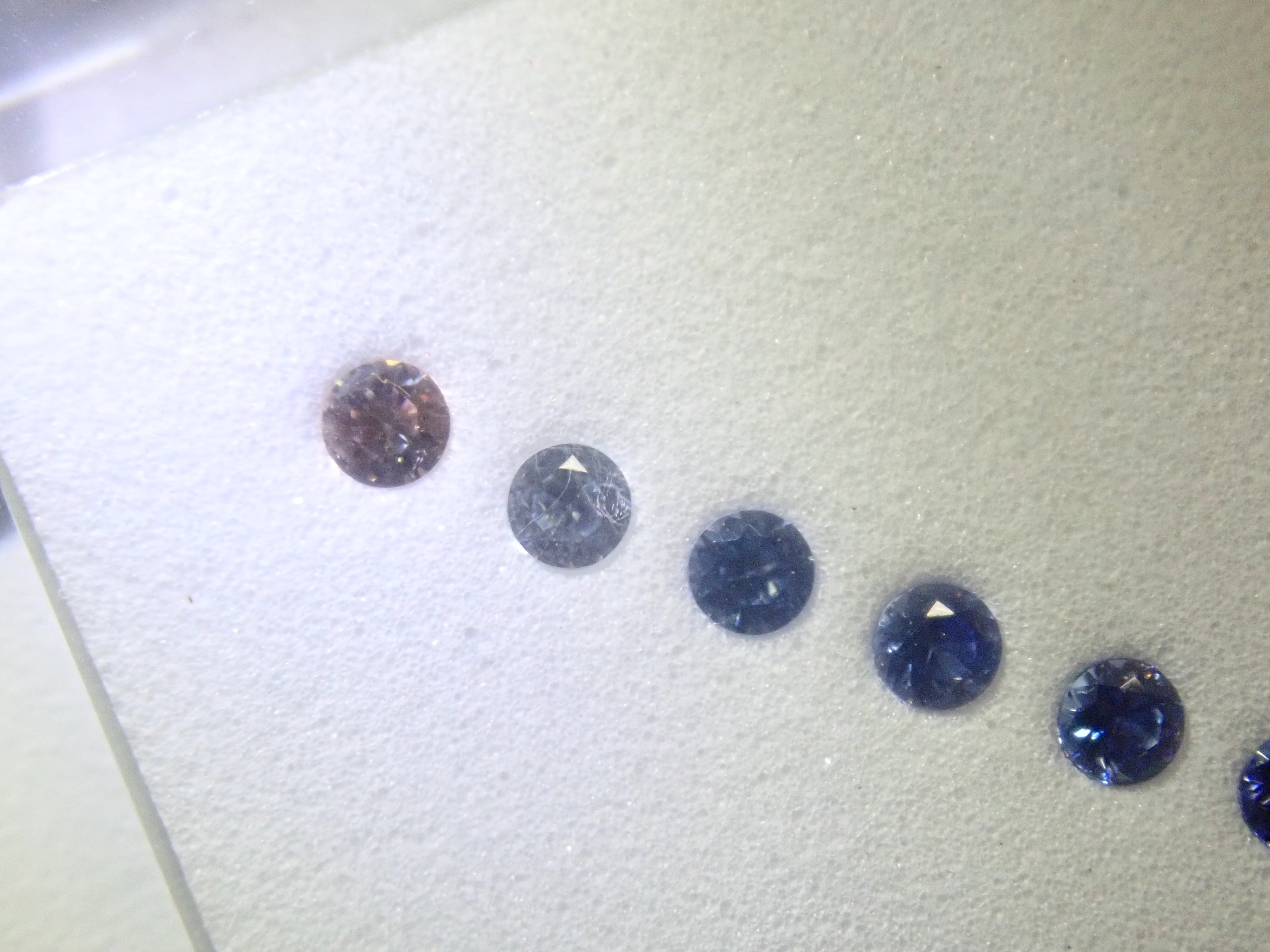 【2/15 22時販売】《限定2セット・ツーソン新着》ベニトアイトグラデーション6石セット(2.25mm,ラウンドカット,トップクオリティ含む)