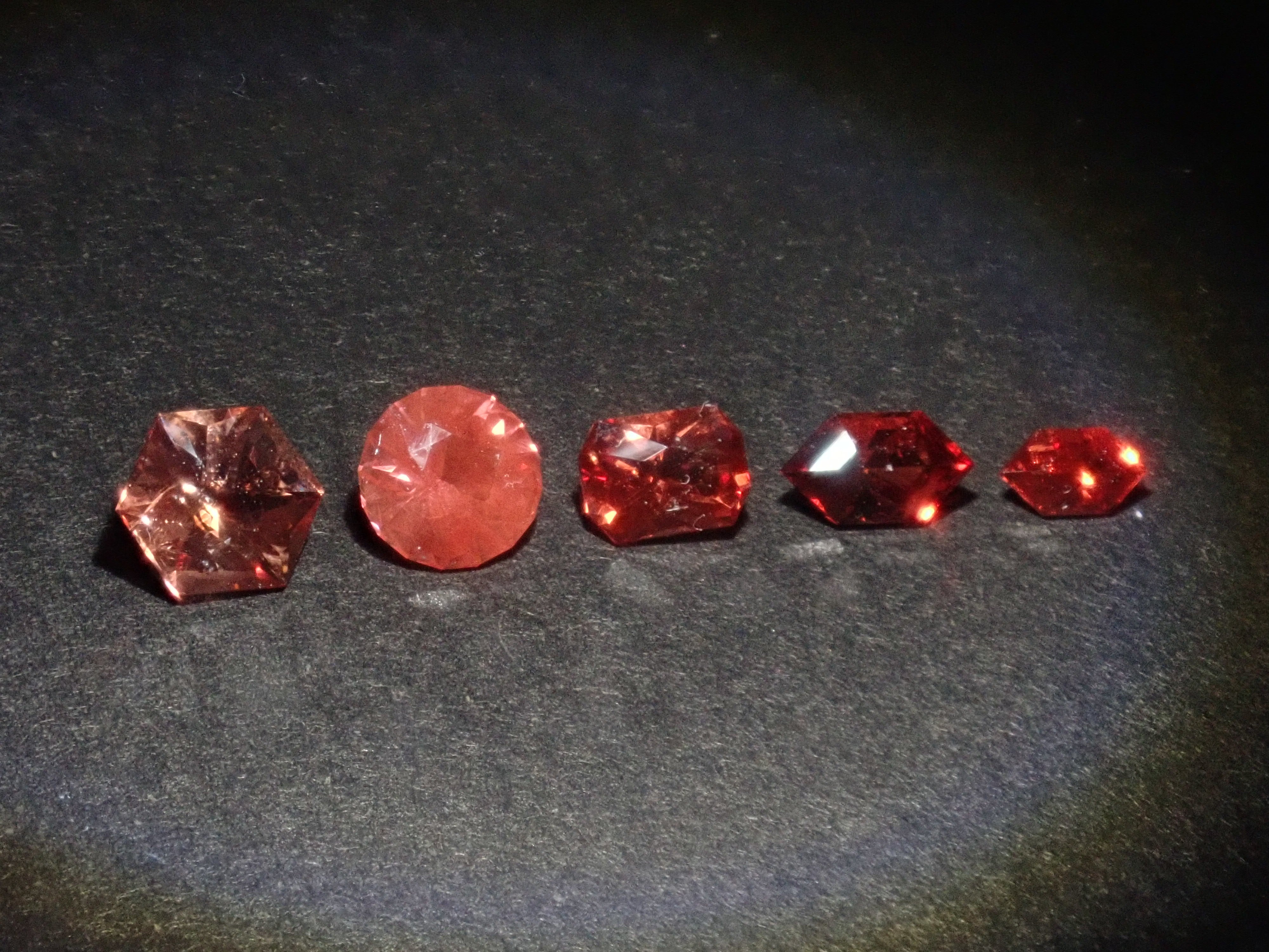 【1/11 22時販売】《限定6石》カメリアカットのオレゴンサンストーン8.0mmを含むサンストーンガチャ1石ルース(平均1.60ct)《複数購入割引有》