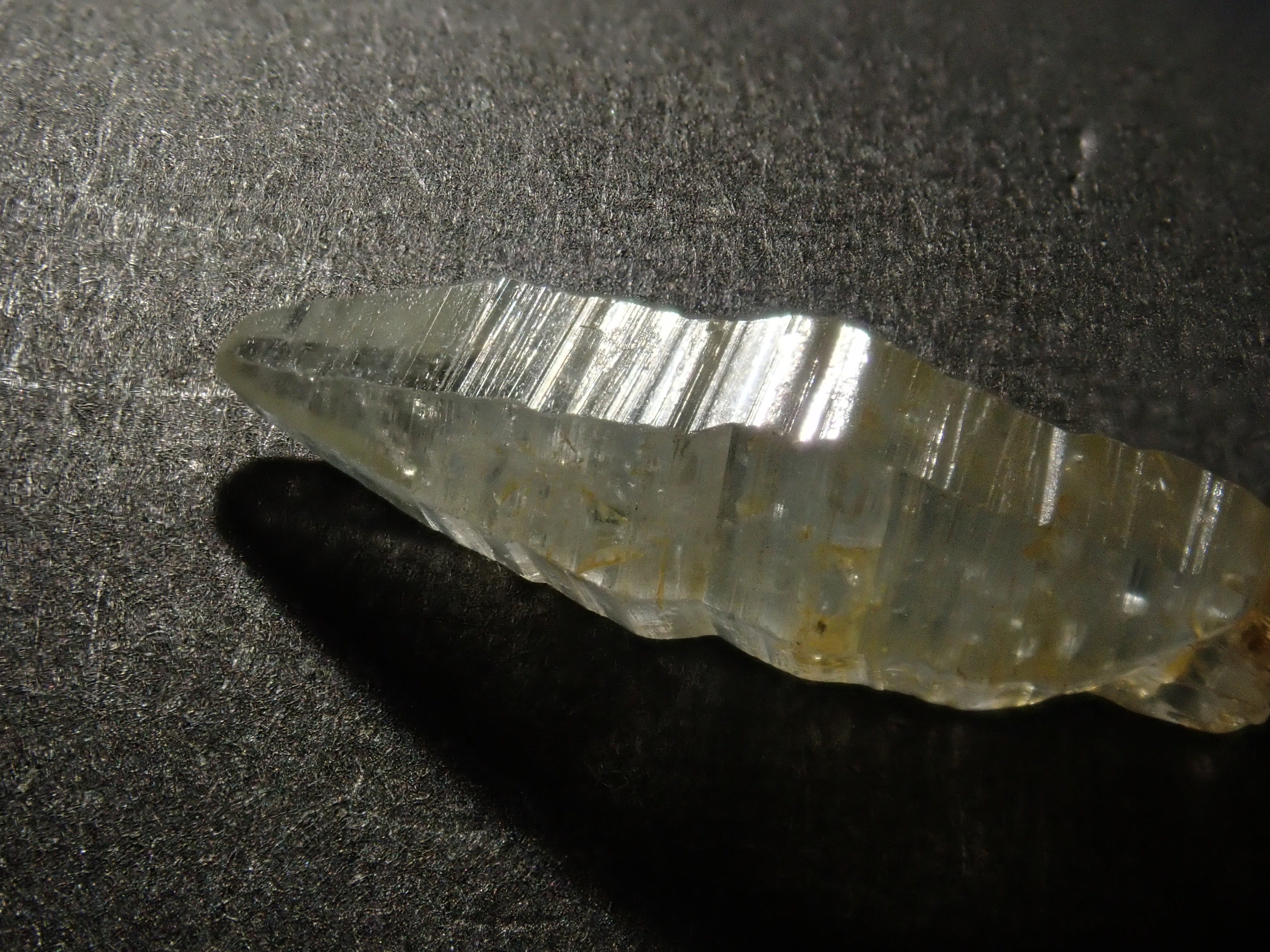 スリランカ産グラスボディ(サファイアクリスタル) 4.126ct原石