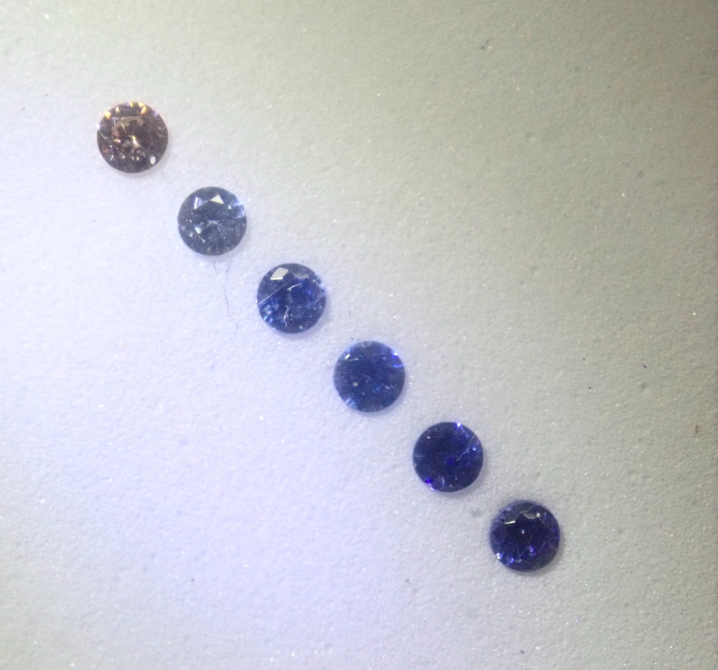 【2/15 22時販売】《限定2セット・ツーソン新着》ベニトアイトグラデーション6石セット(2.25mm,ラウンドカット,トップクオリティ含む)