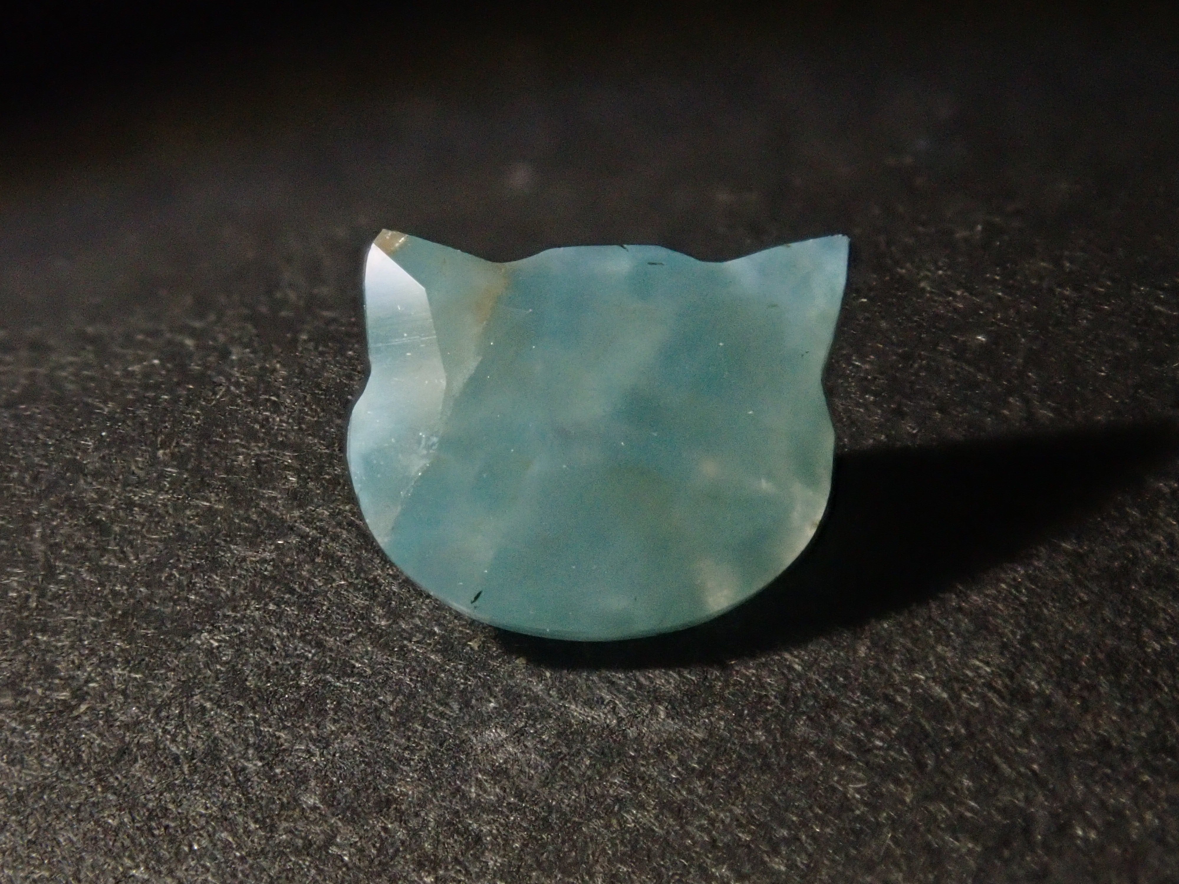《限定6石》ブラジル産メデューサクォーツ(パライバクォーツ)の猫カット1石ルース(6mm)《複数購入割引有》