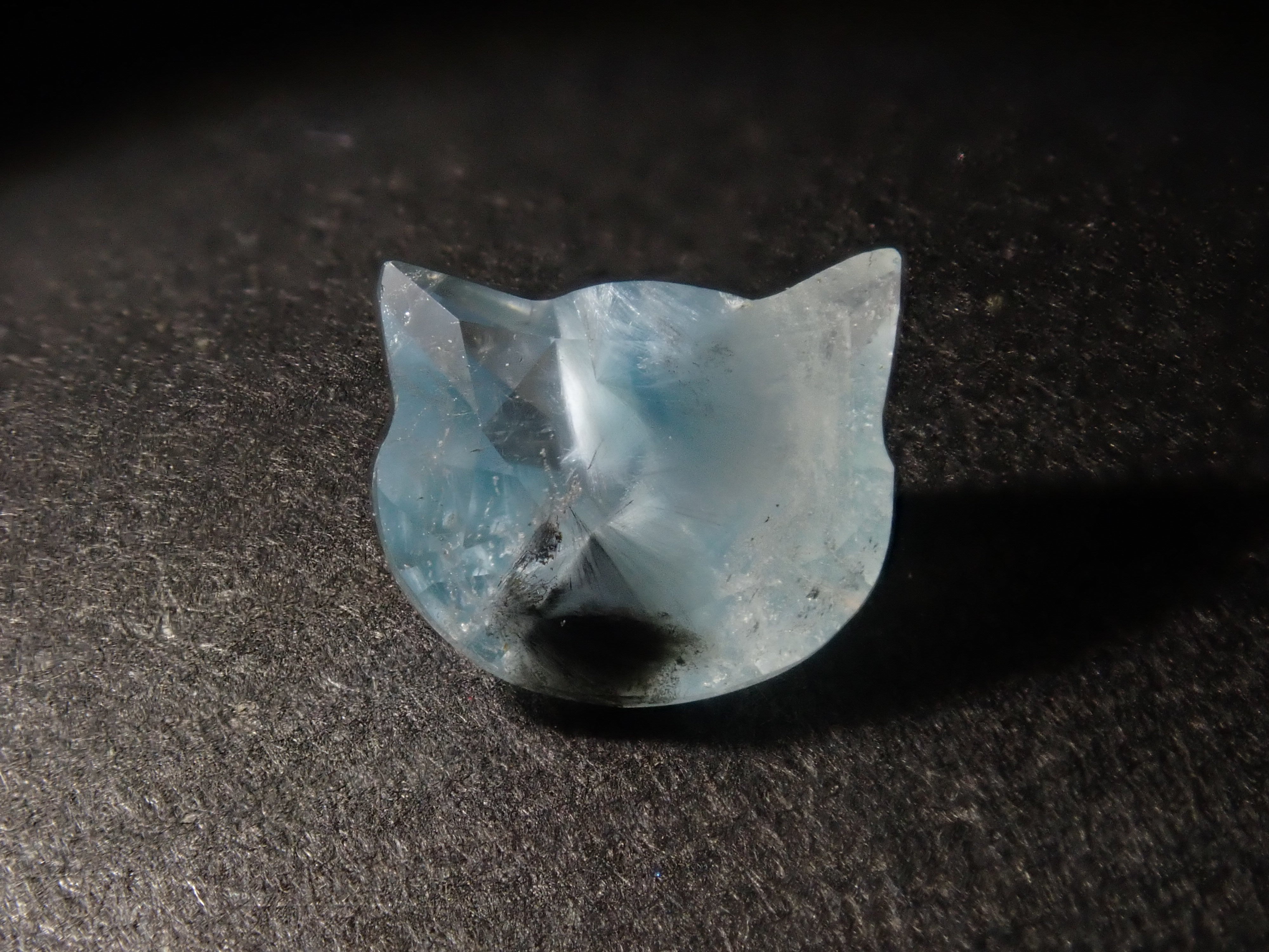 《限定6石》ブラジル産メデューサクォーツ(パライバクォーツ)の猫カット1石ルース(6mm)《複数購入割引有》