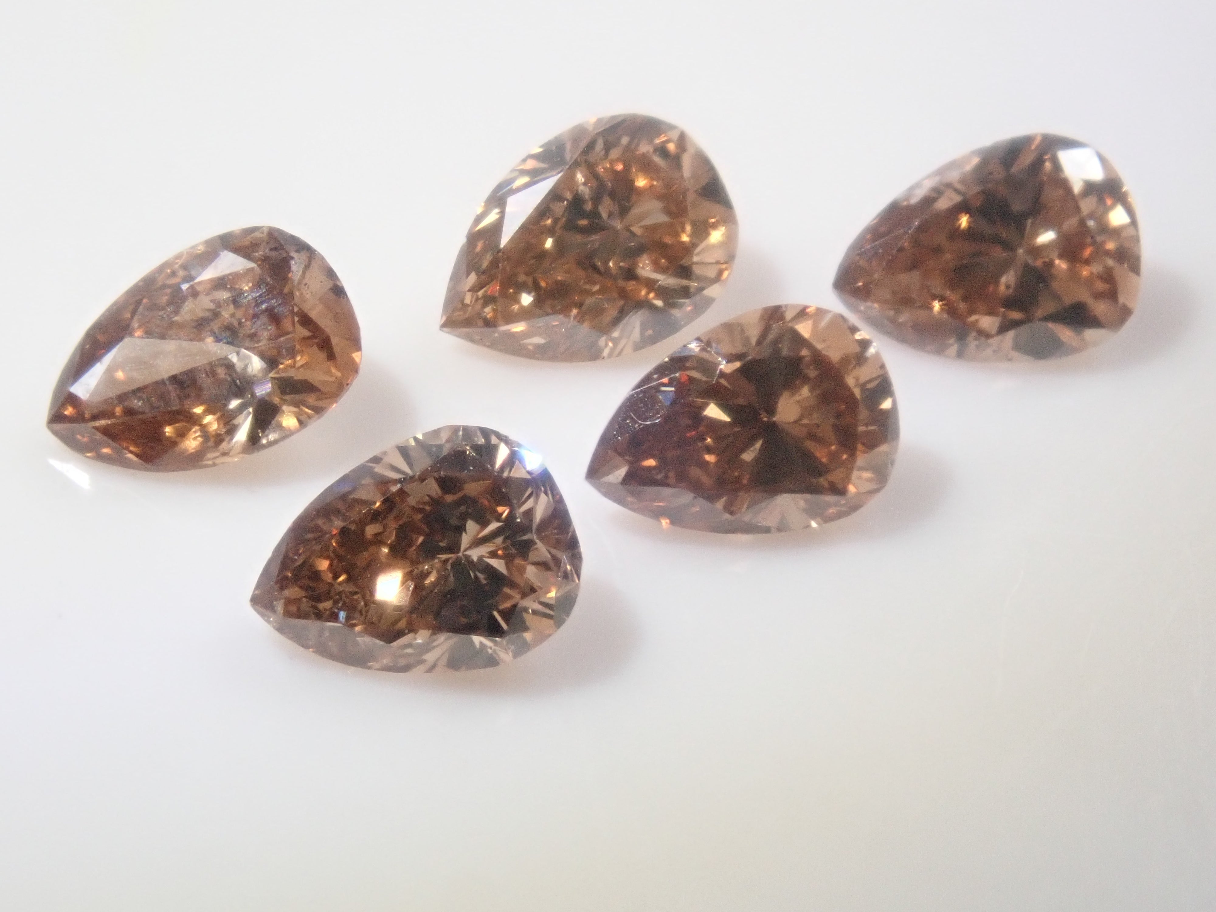 【4/18 22時販売】《限定5石》蛍光タイプのブラウンダイヤモンド1石ルース(ペアシェイプ,SIクラス相当,0.2ctUP)《複数購入割引有》