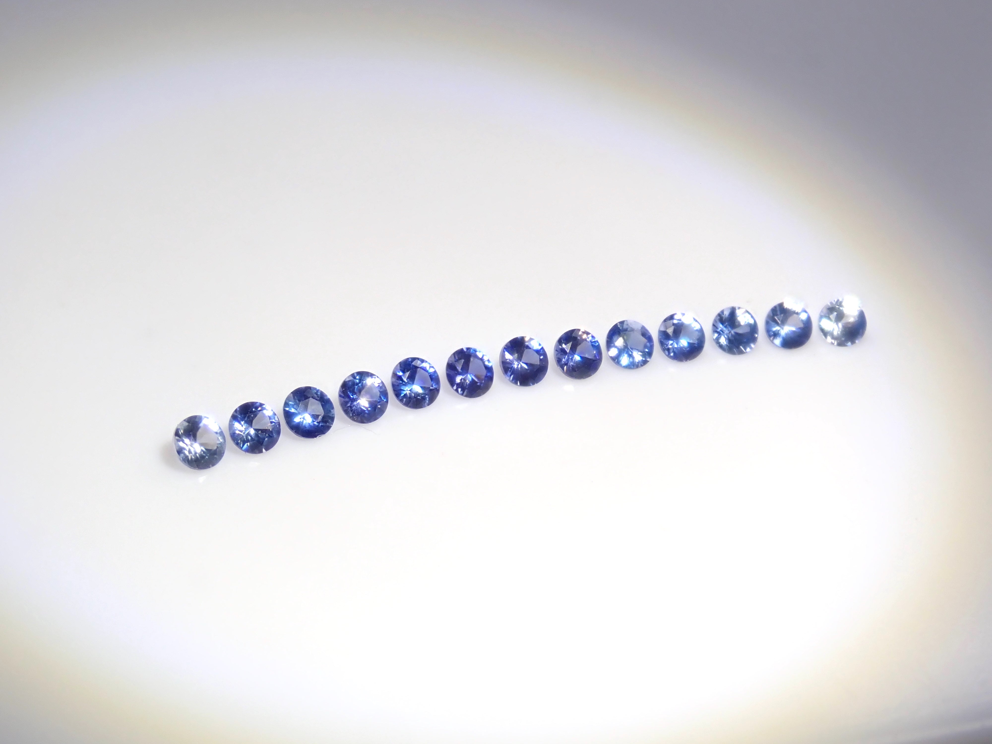 ベニトアイト13石・ハーフエタニティリングセット(1.8mm,グラデーションセット)