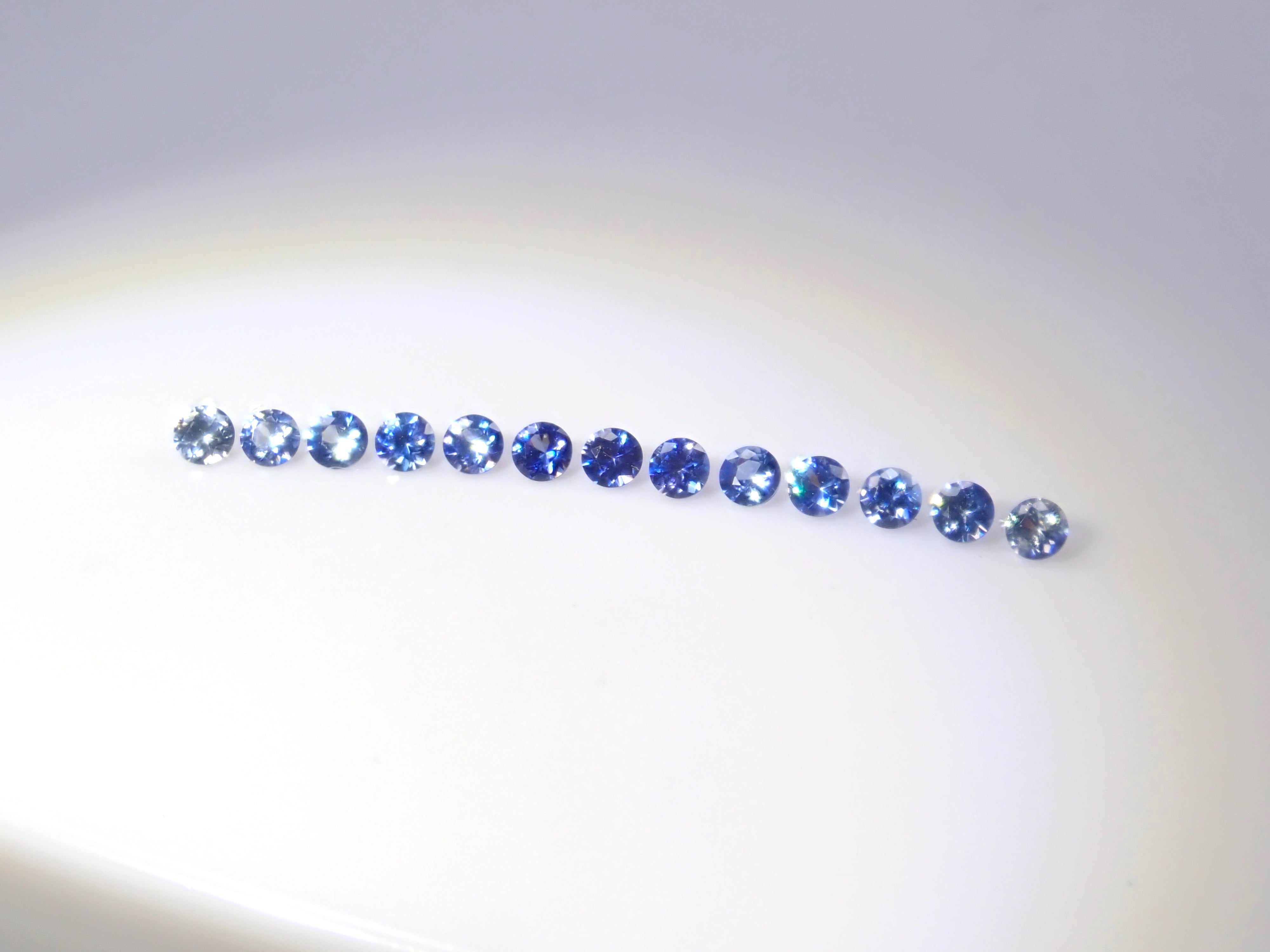 ベニトアイト13石・ハーフエタニティリングセット(1.8mm,グラデーションセット)