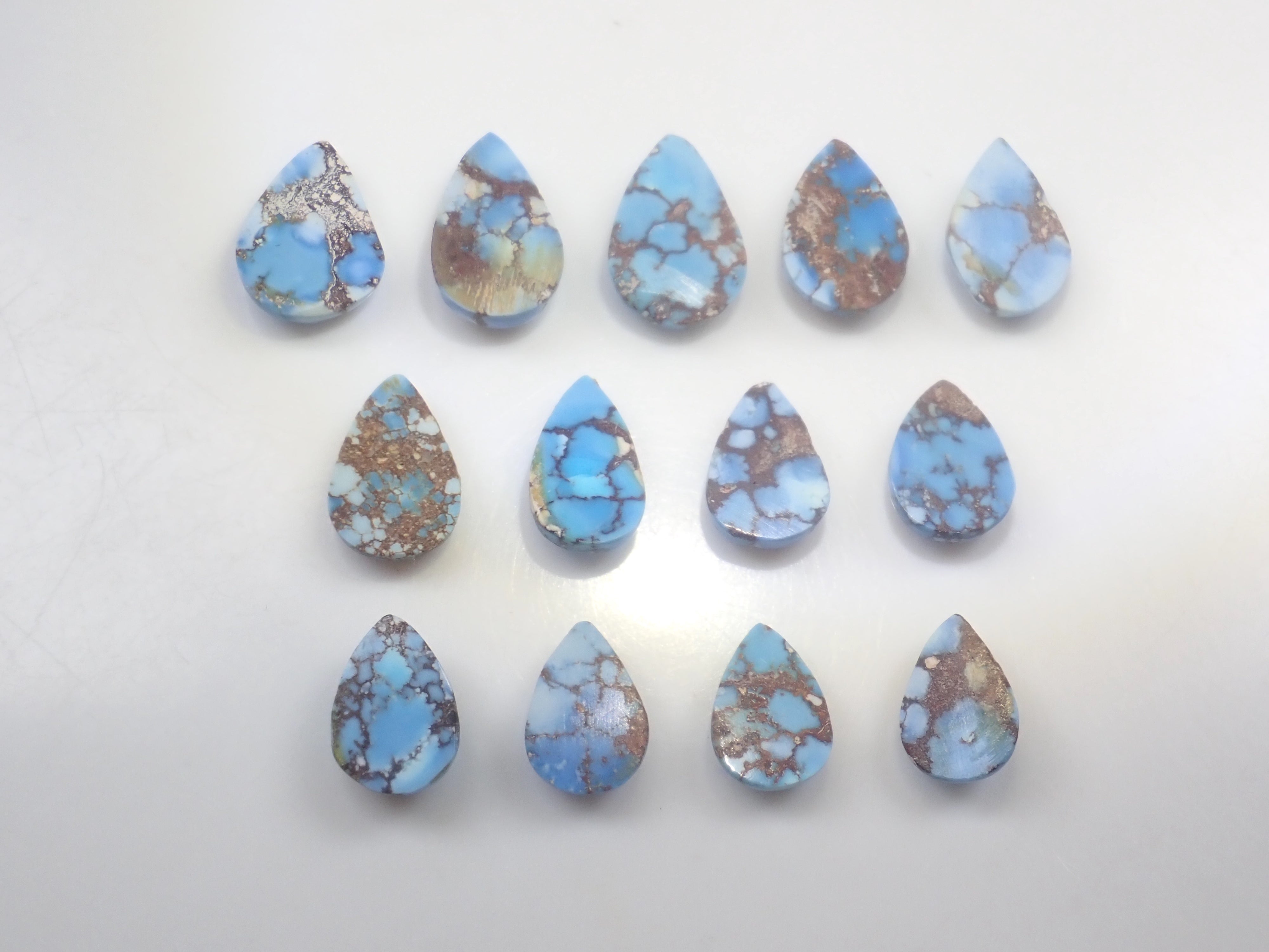 【1/24 22時販売】《限定13石》カザフスタン産ゴールデンヒルターコイズ(トルコ石,12月誕生石,平均2.0ct)《複数購入割引有》