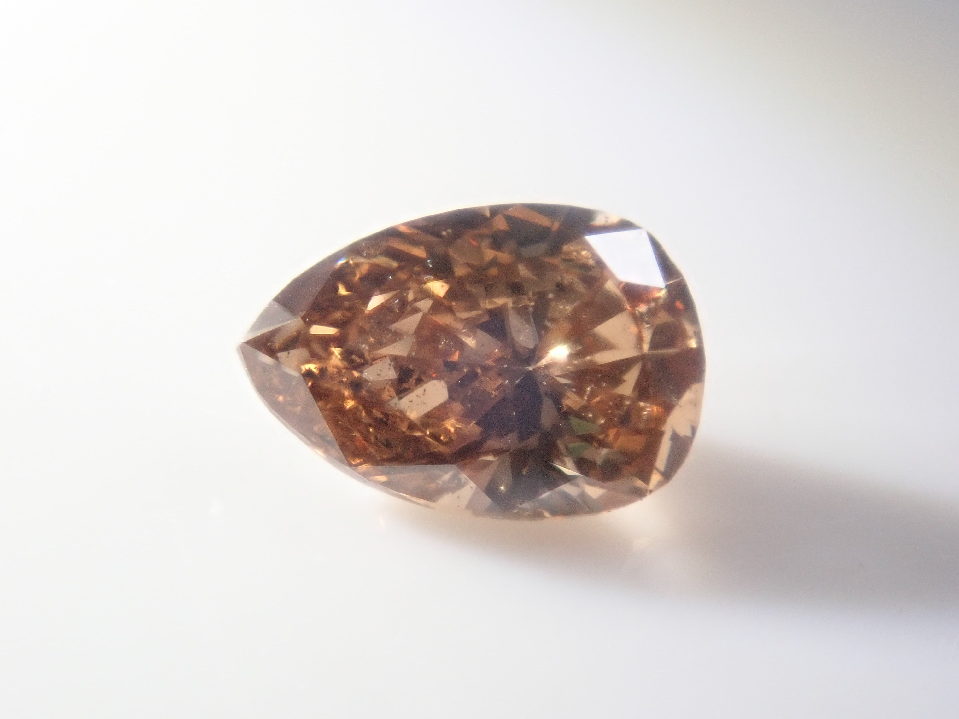 【4/18 22時販売】《限定5石》蛍光タイプのブラウンダイヤモンド1石ルース(ペアシェイプ,SIクラス相当,0.2ctUP)《複数購入割引有》