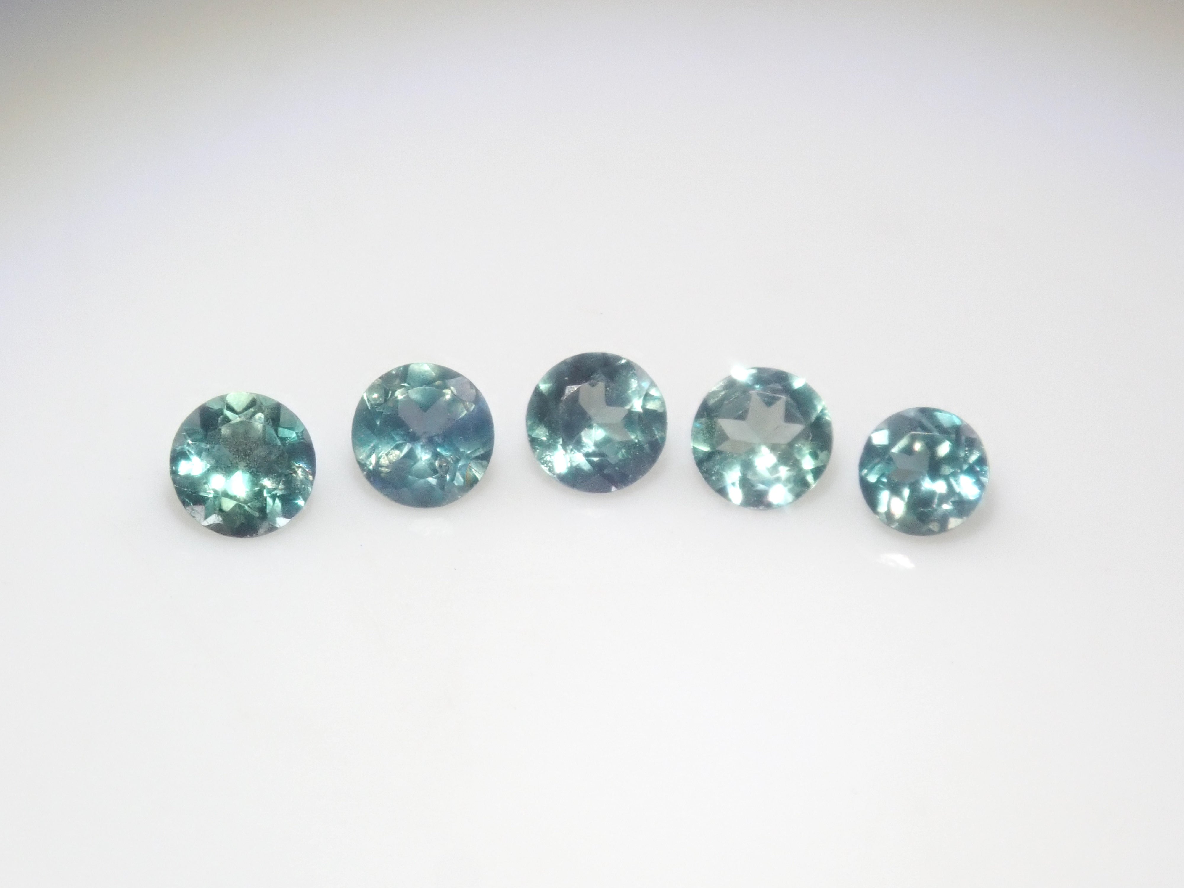 【2月2日晚間10點開始販售】限量20顆寶石:俄羅斯亞歷山大石、金綠寶石雙貓眼石及亞歷山大石扭蛋【多買有優惠】