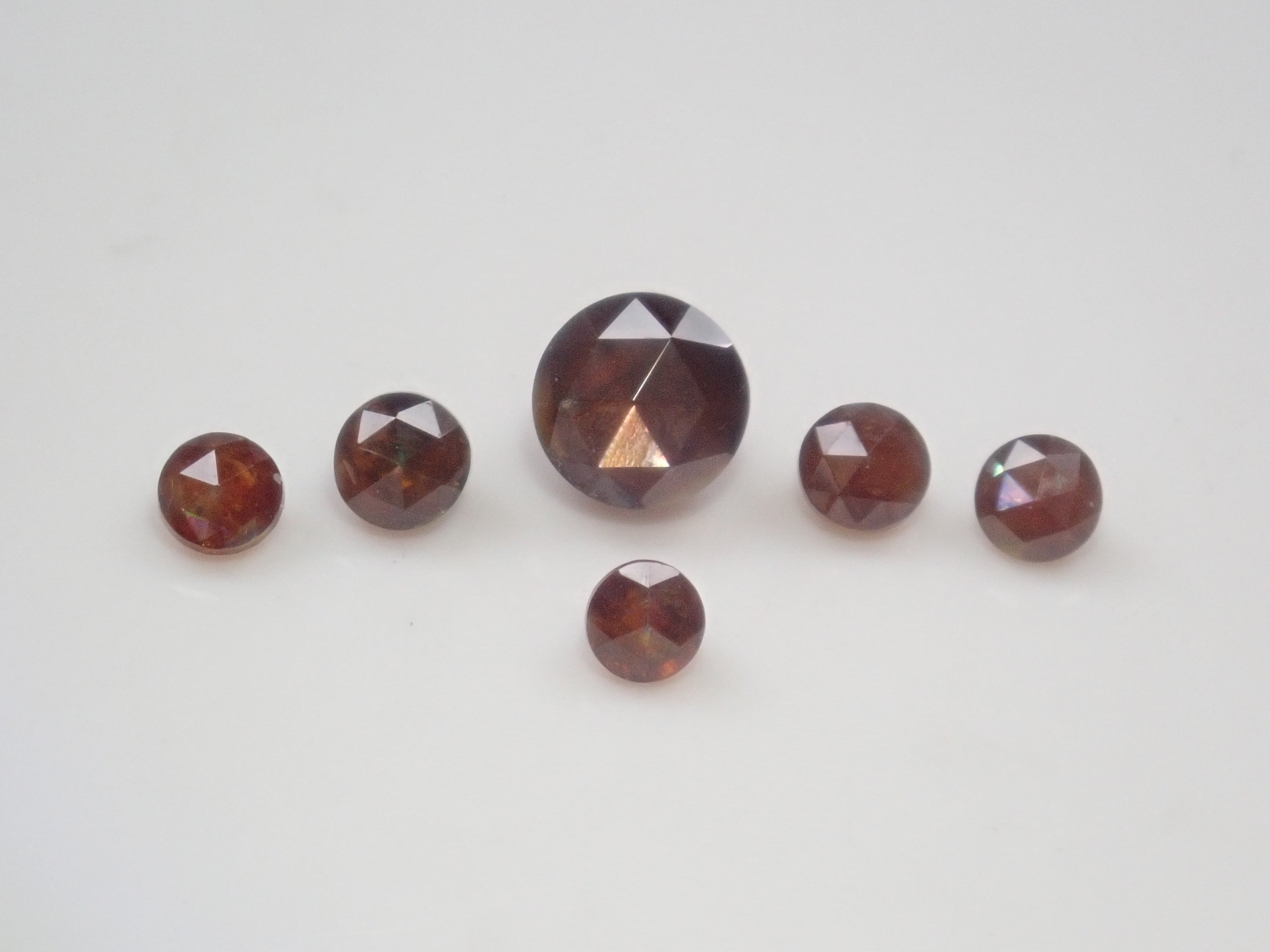 【9/ 22時販売】《限定6石》奈良県天川村産レインボーガーネット(ローズカット,3.0-5.5mm)1石ルース《複数購入割引有》