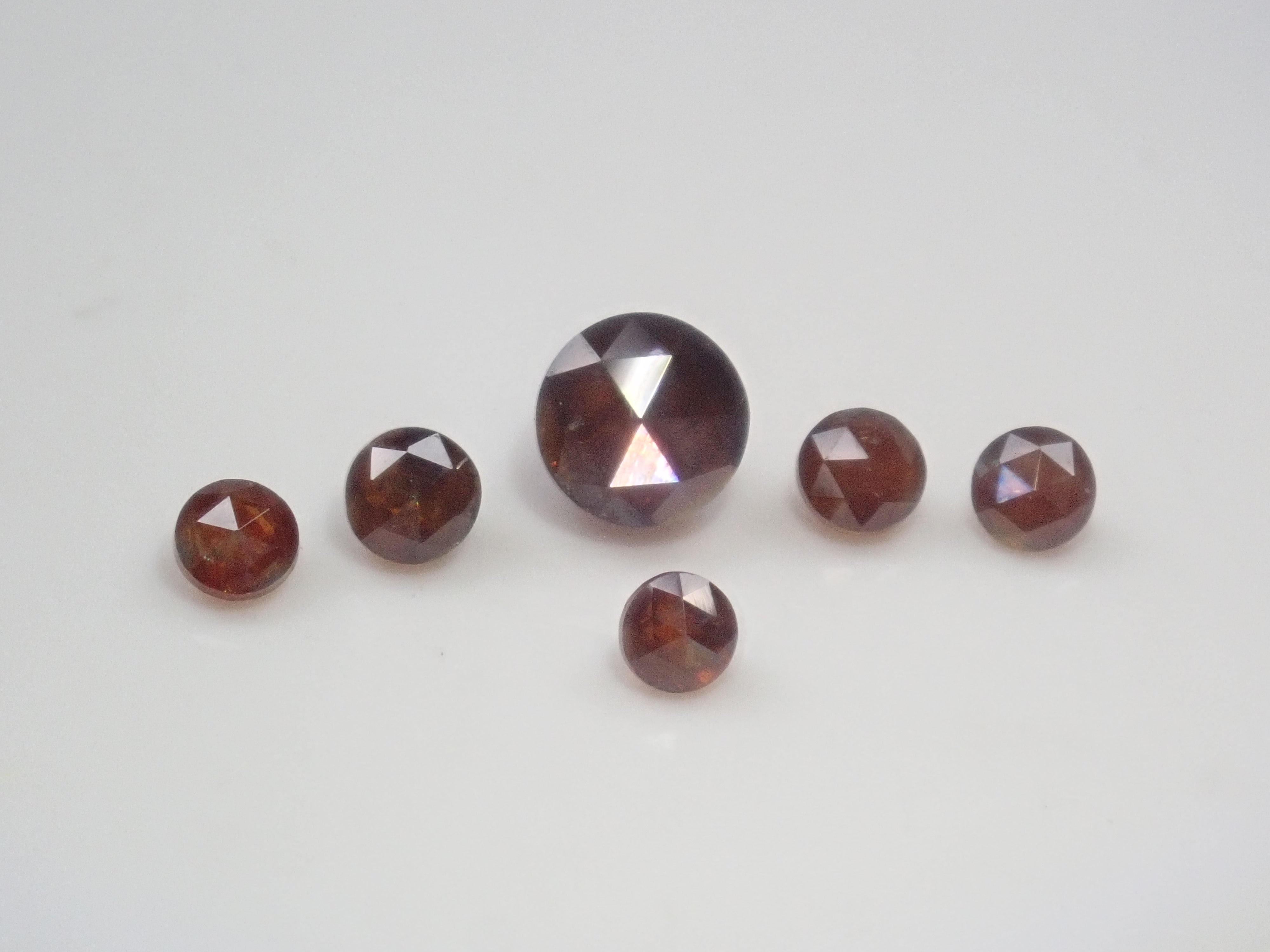 【9/ 22時販売】《限定6石》奈良県天川村産レインボーガーネット(ローズカット,3.0-5.5mm)1石ルース《複数購入割引有》
