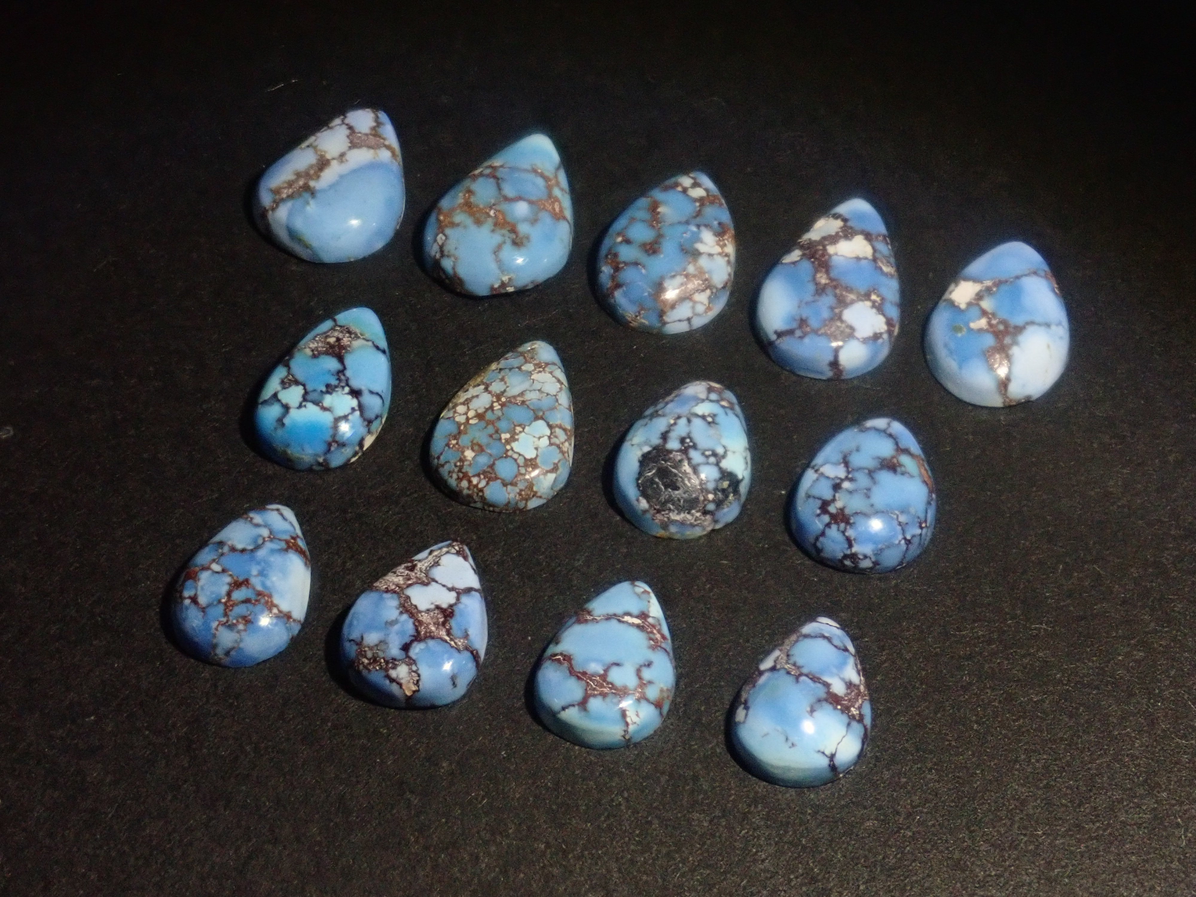 【1/24 22時販売】《限定13石》カザフスタン産ゴールデンヒルターコイズ(トルコ石,12月誕生石,平均2.0ct)《複数購入割引有》