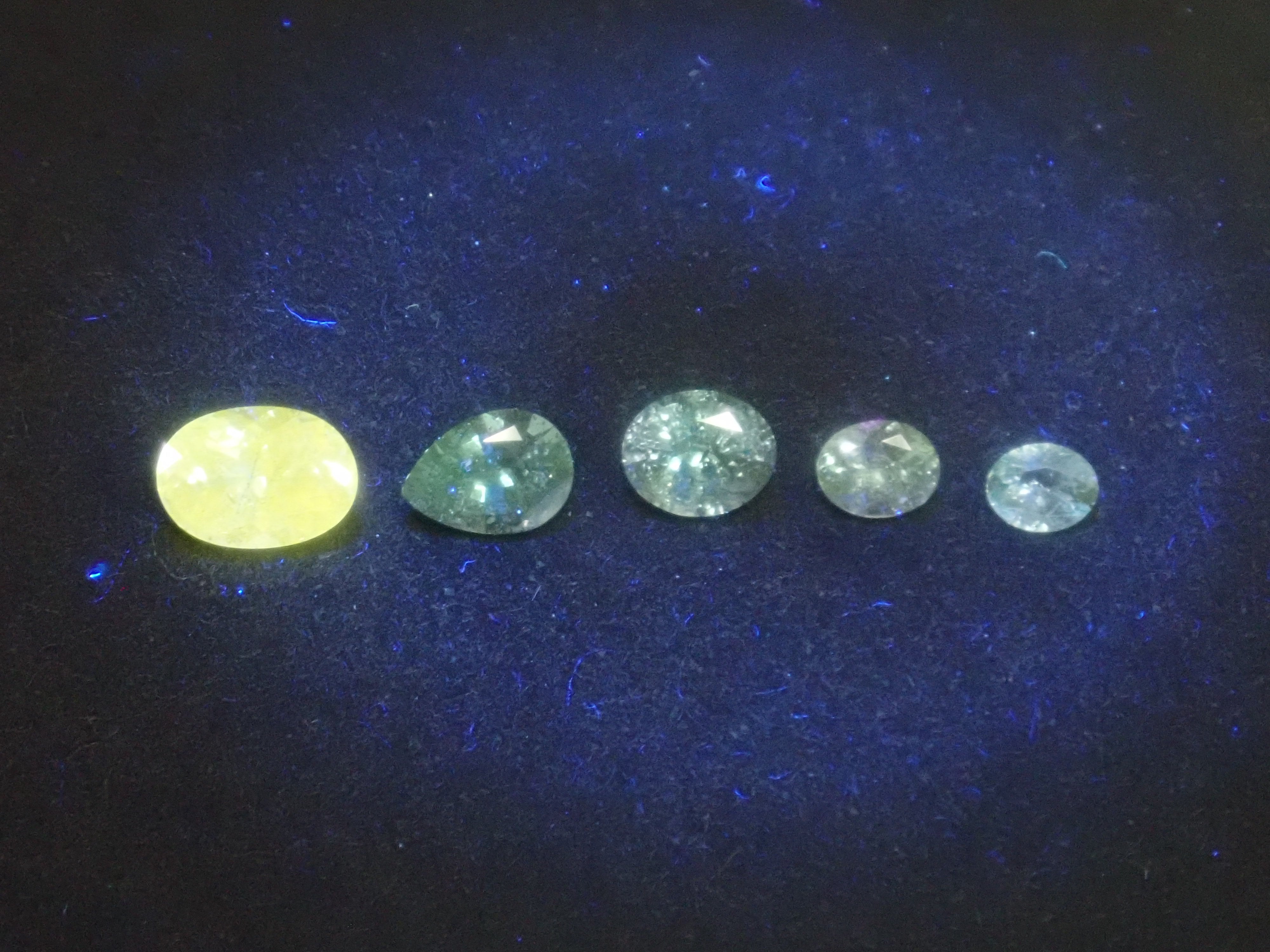 【1/24 22時販売】《限定15石》コーネルピンガチャ💎タンザニア産コーネルピン0.413ct(プリズマティン) 日独鑑付きが当たる(さらにKEN氏コーネルピンプレゼント)《複数購入割引有》