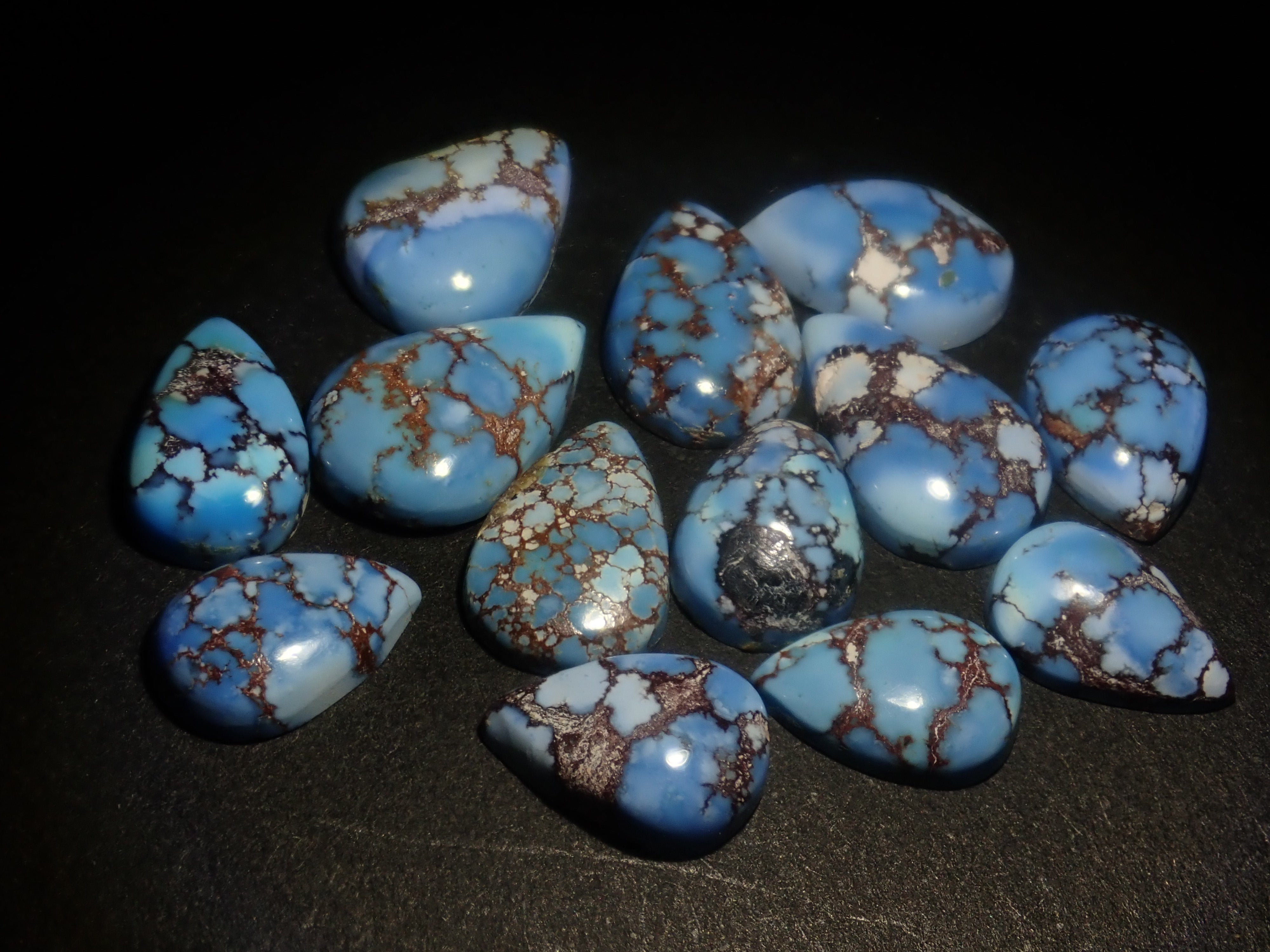 【1/24 22時販売】《限定13石》カザフスタン産ゴールデンヒルターコイズ(トルコ石,12月誕生石,平均2.0ct)《複数購入割引有》