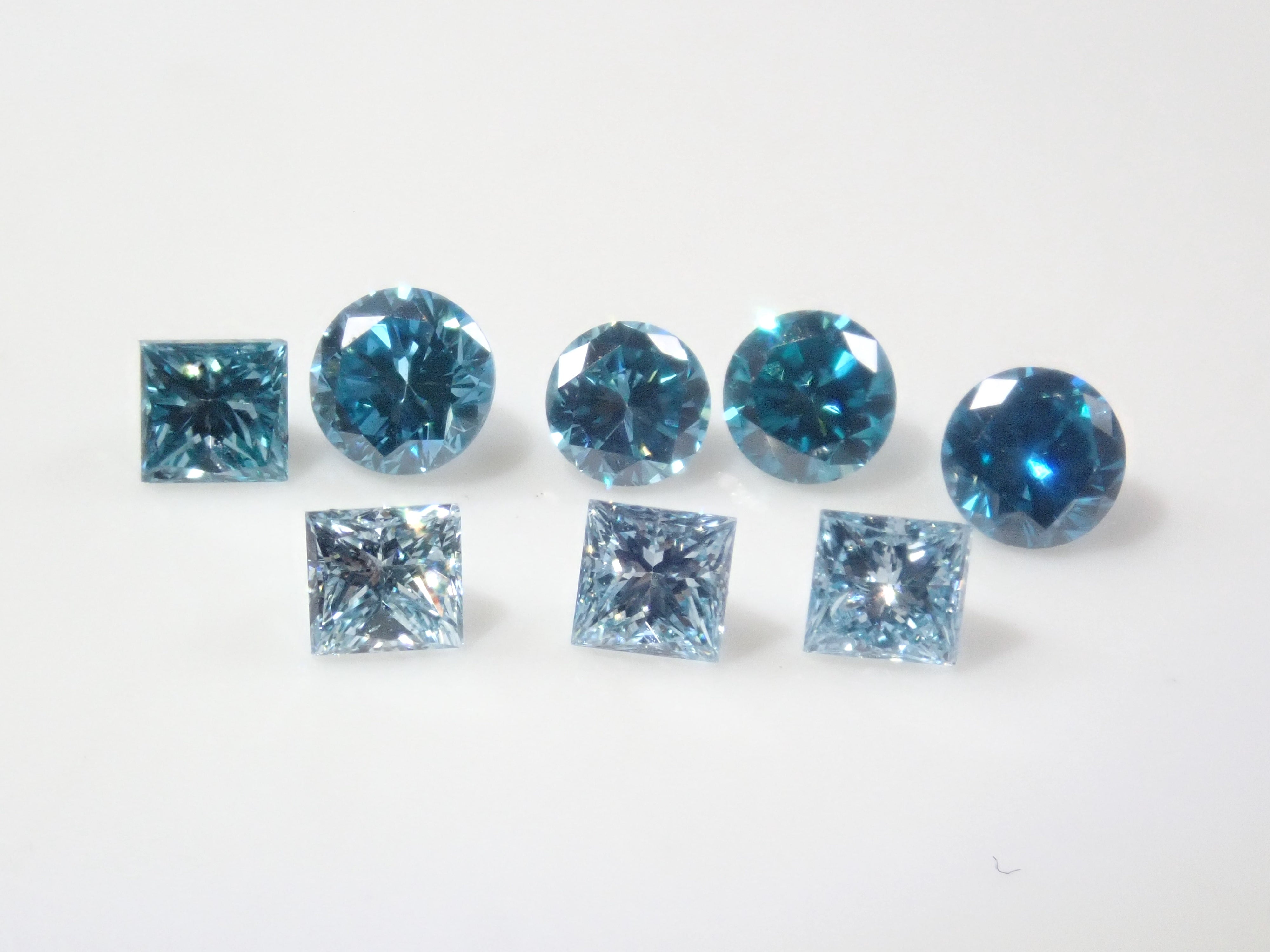 【4/18 22時販売】《限定8石》アイスブルー・ロンドンブルーのトリートダイヤモンド1石(平均0.12ct、VS-SIクラス相当)《複数購入割引有》