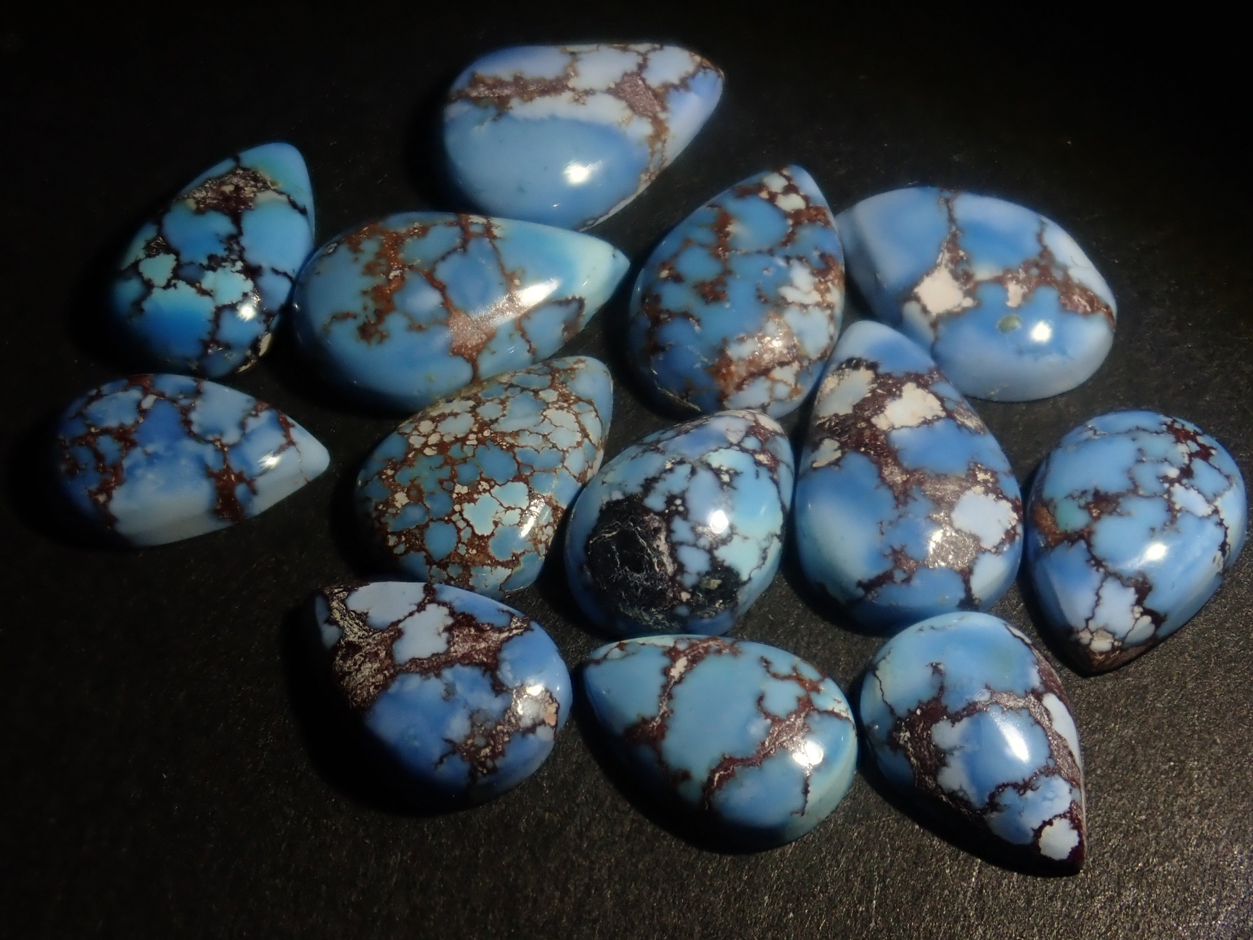 【1/24 22時販売】《限定13石》カザフスタン産ゴールデンヒルターコイズ(トルコ石,12月誕生石,平均2.0ct)《複数購入割引有》