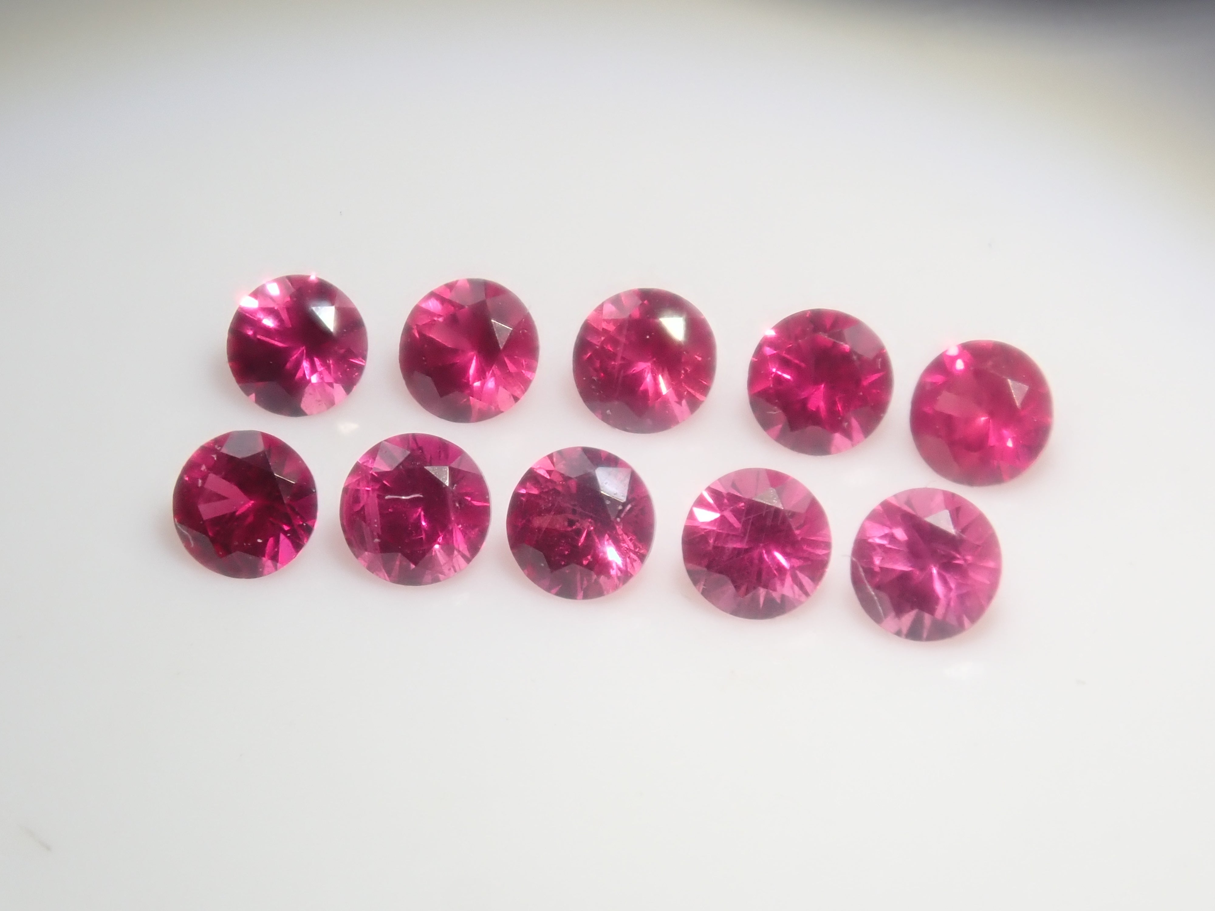 【10/18 22時販売】《限定10石》グリーンランド産ルビー(2mm,鉱山主発行の証明書付き)》1石ルース《複数購入割引有》