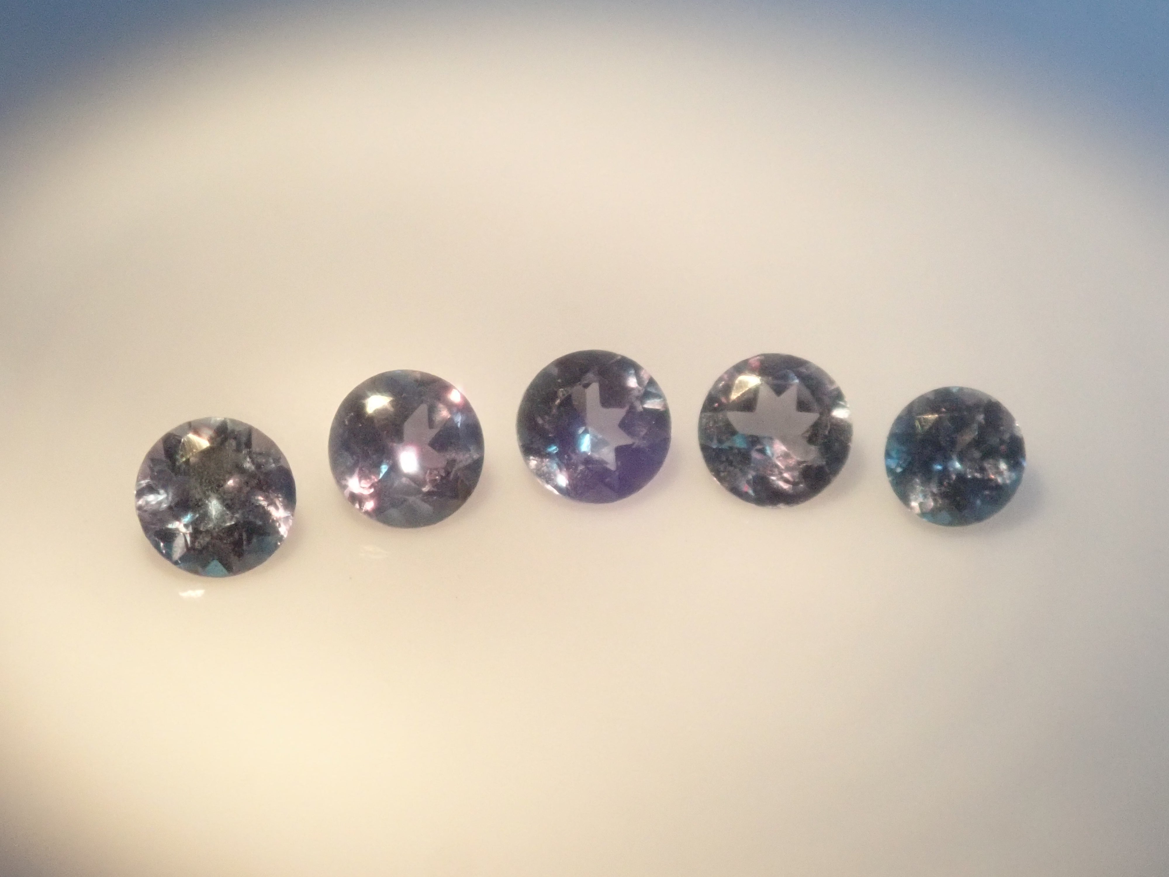 【2月2日晚間10點開始販售】限量20顆寶石:俄羅斯亞歷山大石、金綠寶石雙貓眼石及亞歷山大石扭蛋【多買有優惠】