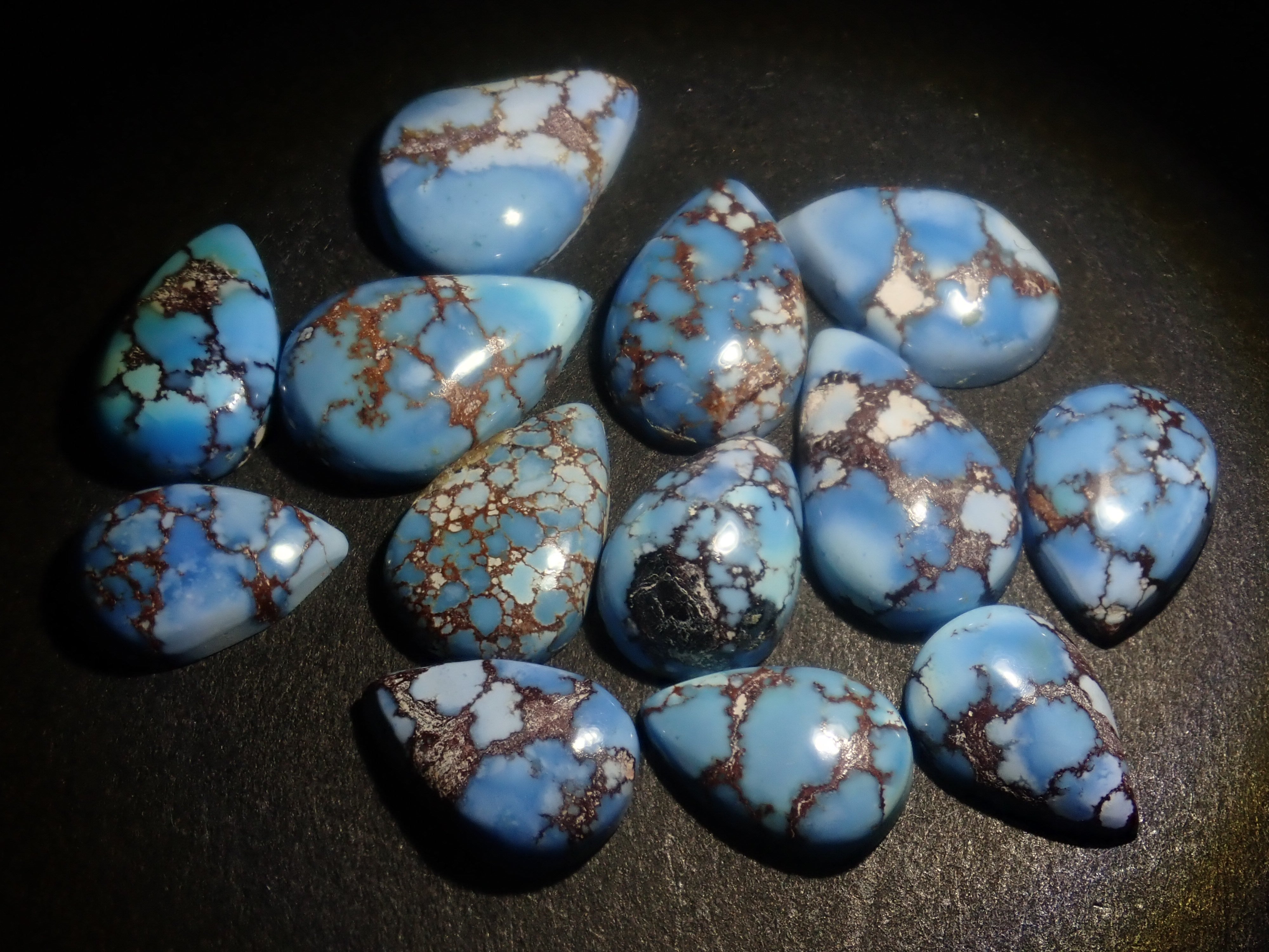 【1/24 22時販売】《限定13石》カザフスタン産ゴールデンヒルターコイズ(トルコ石,12月誕生石,平均2.0ct)《複数購入割引有》