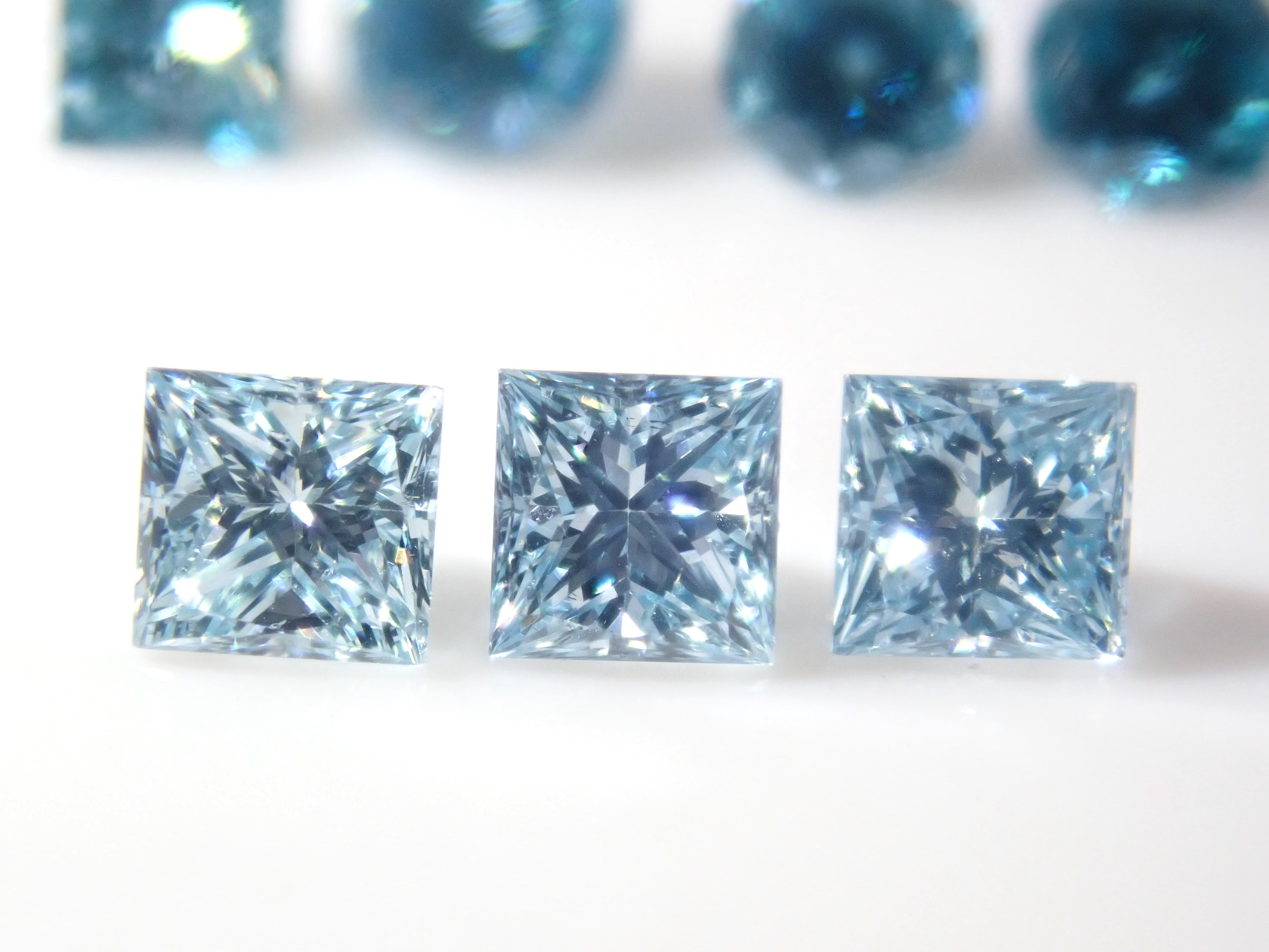 【4/18 22時販売】《限定8石》アイスブルー・ロンドンブルーのトリートダイヤモンド1石(平均0.12ct、VS-SIクラス相当)《複数購入割引有》