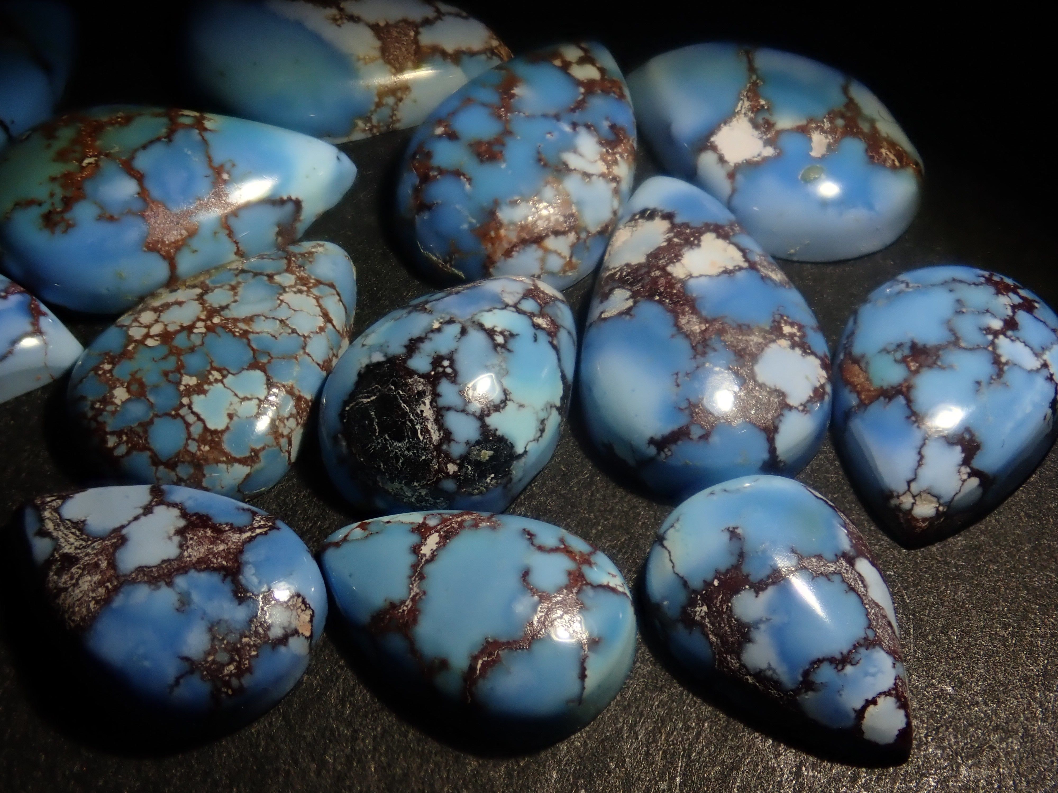 【1/24 22時販売】《限定13石》カザフスタン産ゴールデンヒルターコイズ(トルコ石,12月誕生石,平均2.0ct)《複数購入割引有》