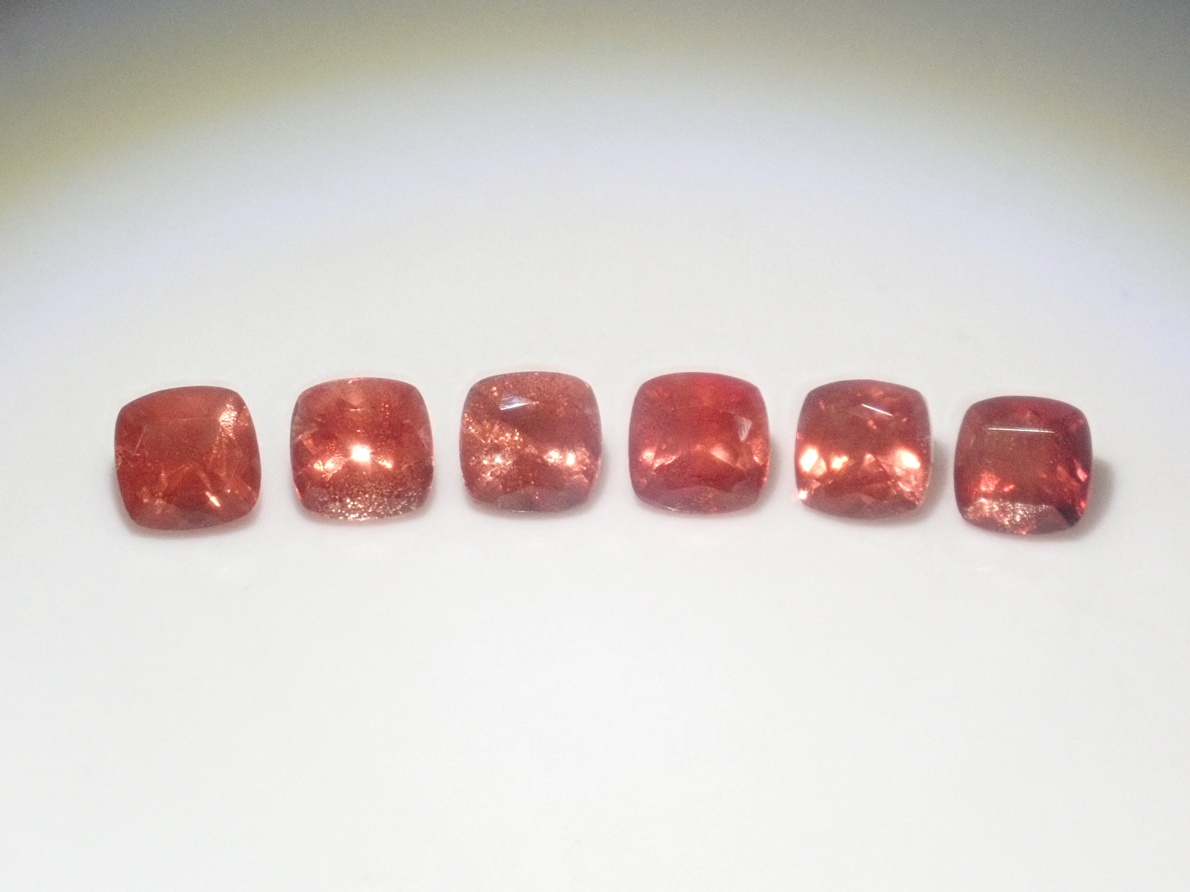 【1/25 22時販売】《限定6石》シラーが綺麗なアメリカ産オレゴンサンストーン💎(クッションカット,6×6mm)《複数購入割引有》