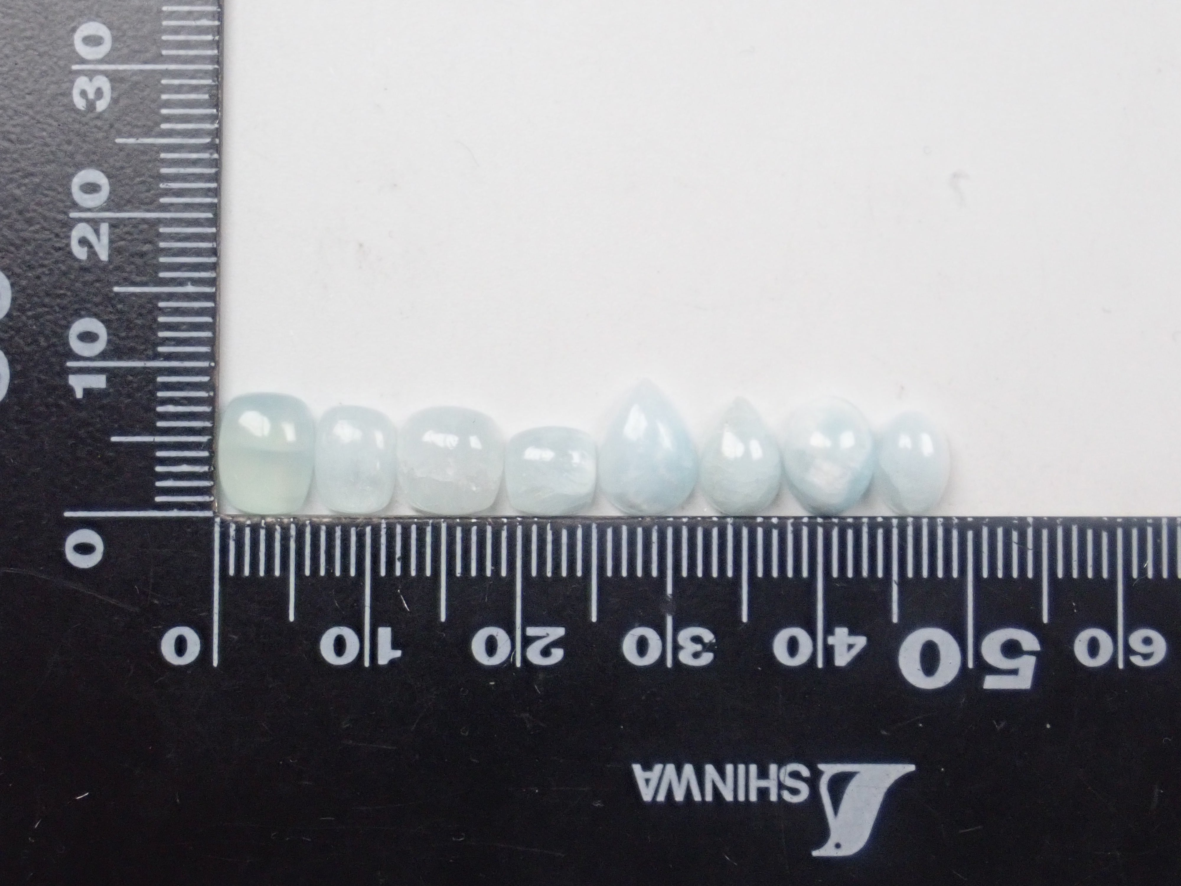 限量 15 顆寶石:1 顆未鑲嵌的菱鋅礦寶石(平均 2 克拉)可享多次購買折扣
