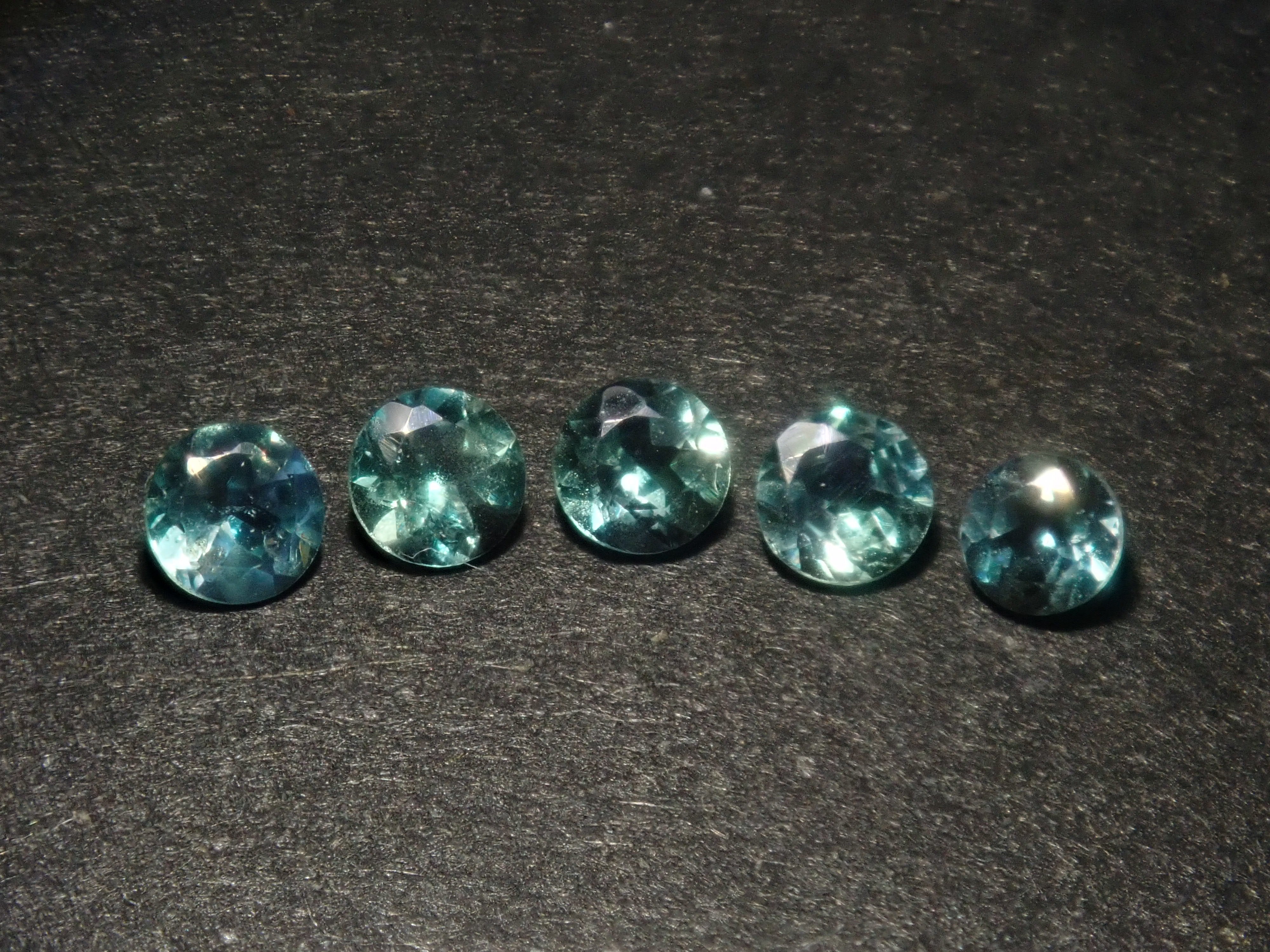 【2月2日晚間10點開始販售】限量20顆寶石:俄羅斯亞歷山大石、金綠寶石雙貓眼石及亞歷山大石扭蛋【多買有優惠】