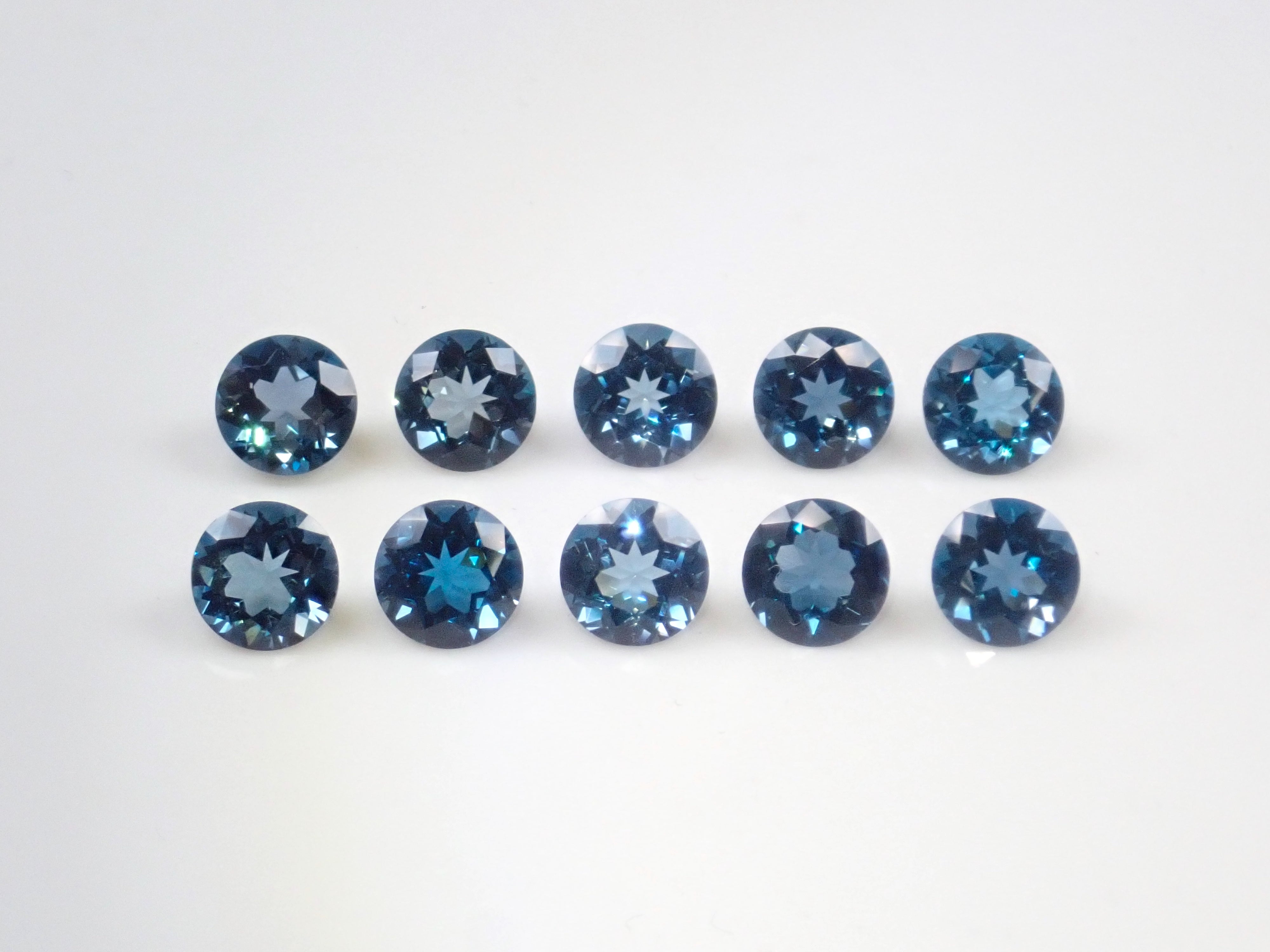ブラジル産ロンドンブルートパーズ1石ルース(6mm,ラウンドカット)《複数購入割引有》
