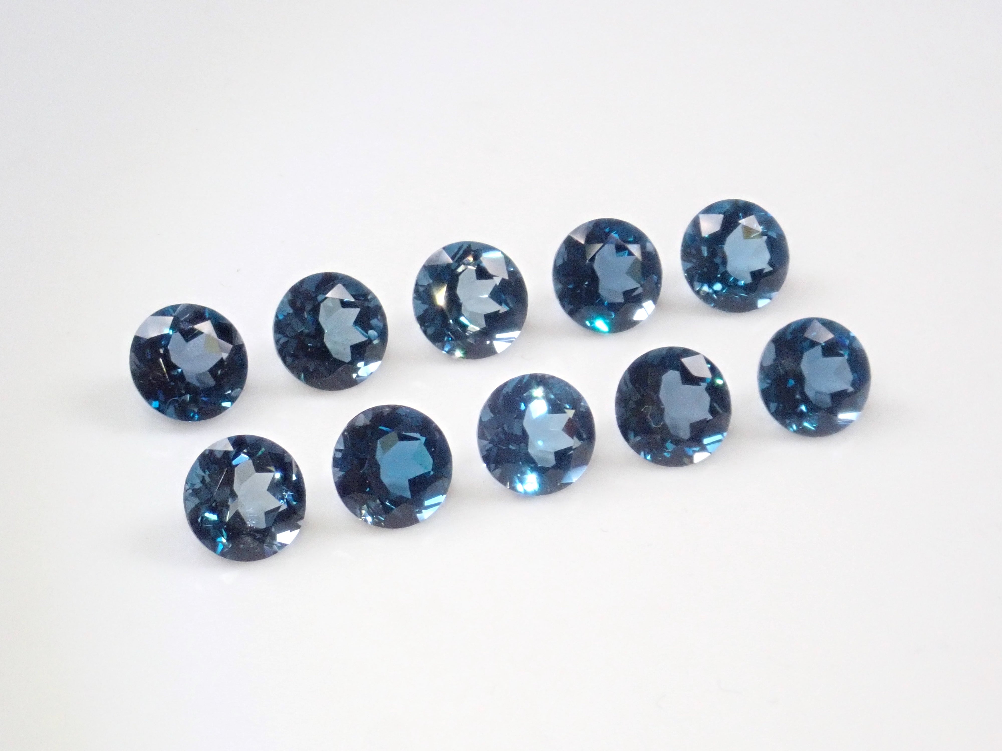 ブラジル産ロンドンブルートパーズ1石ルース(6mm,ラウンドカット)《複数購入割引有》