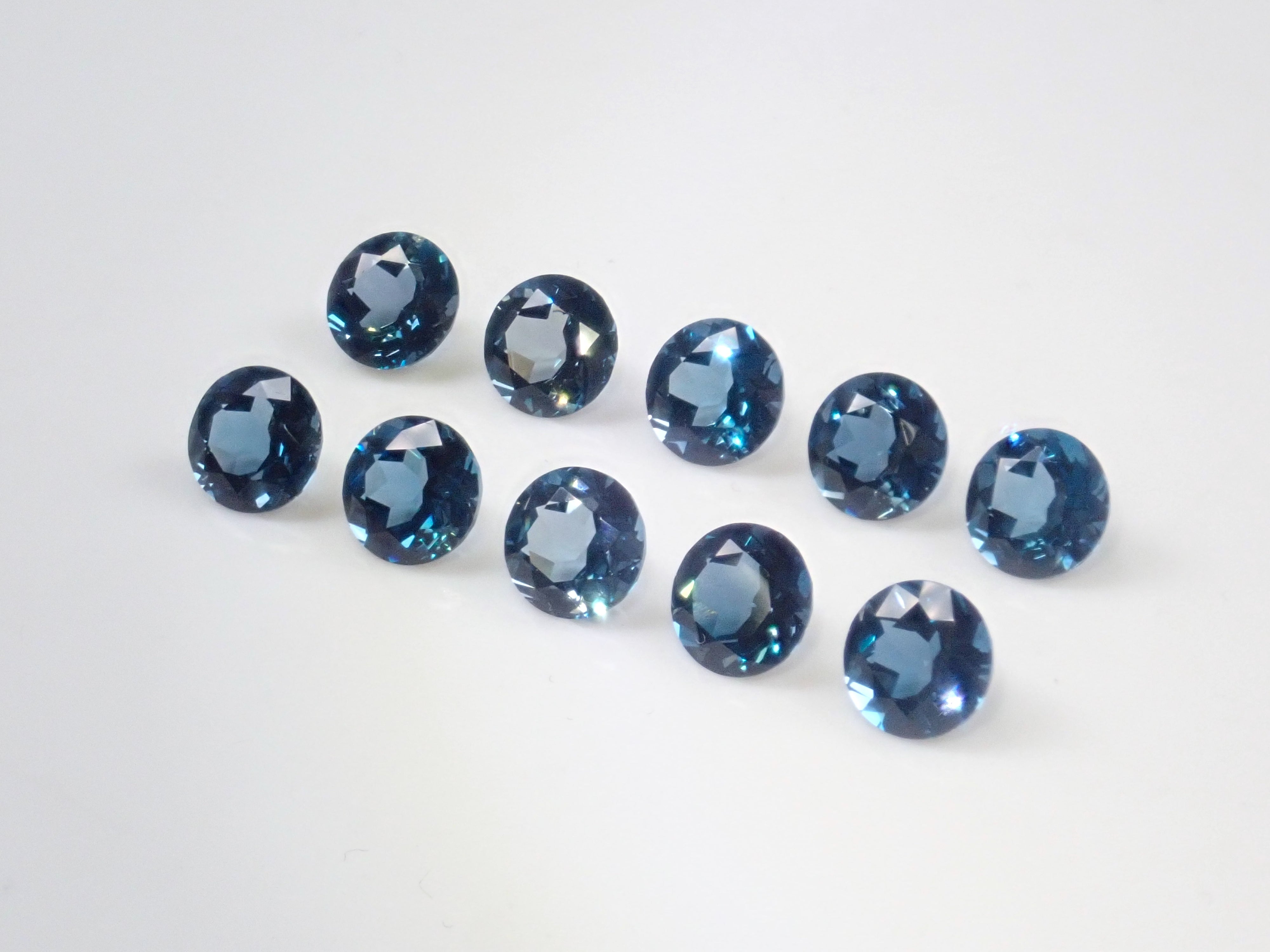 ブラジル産ロンドンブルートパーズ1石ルース(6mm,ラウンドカット)《複数購入割引有》