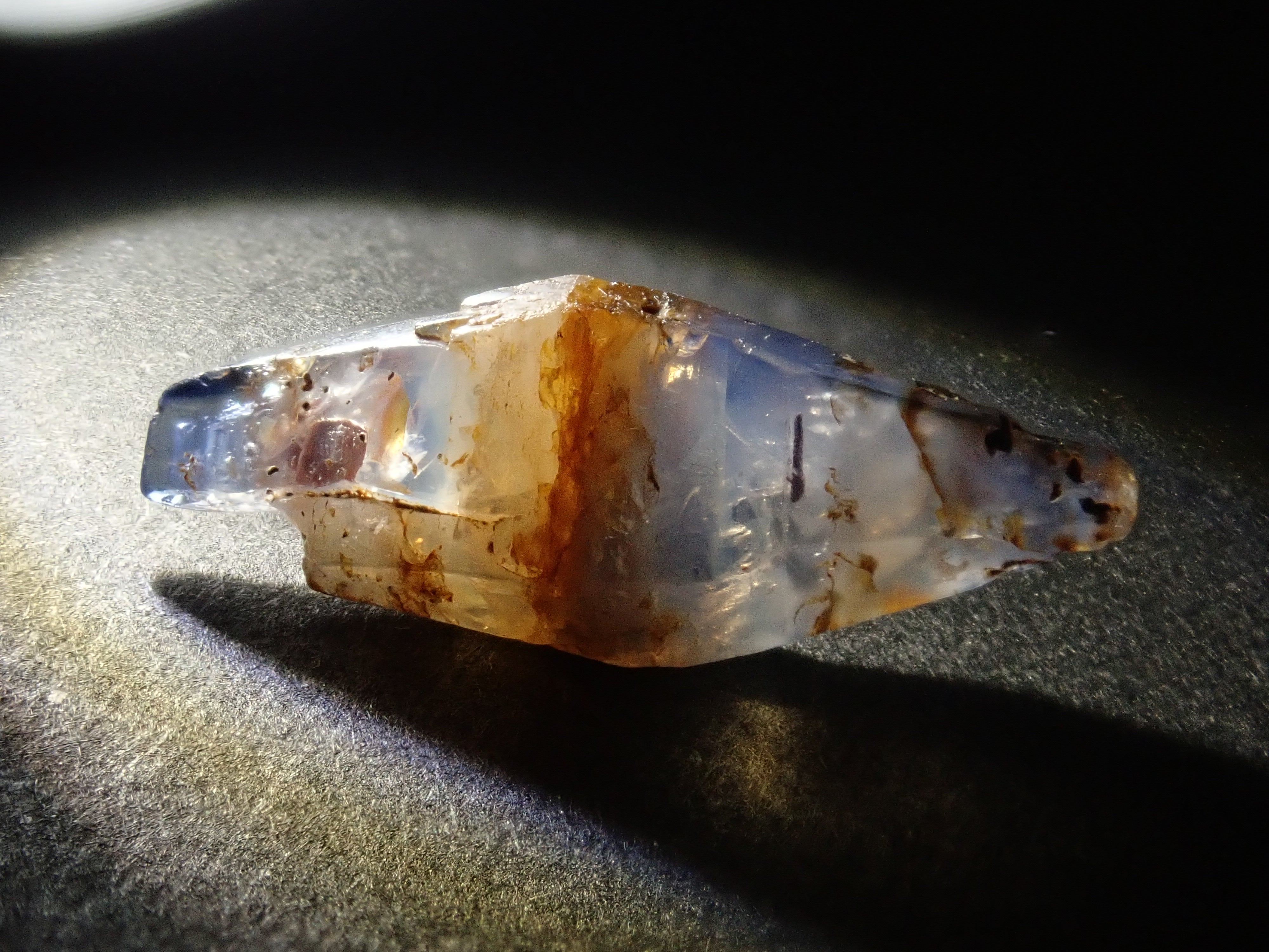 スリランカ産グラスボディ(サファイアクリスタル) 4.669ct原石