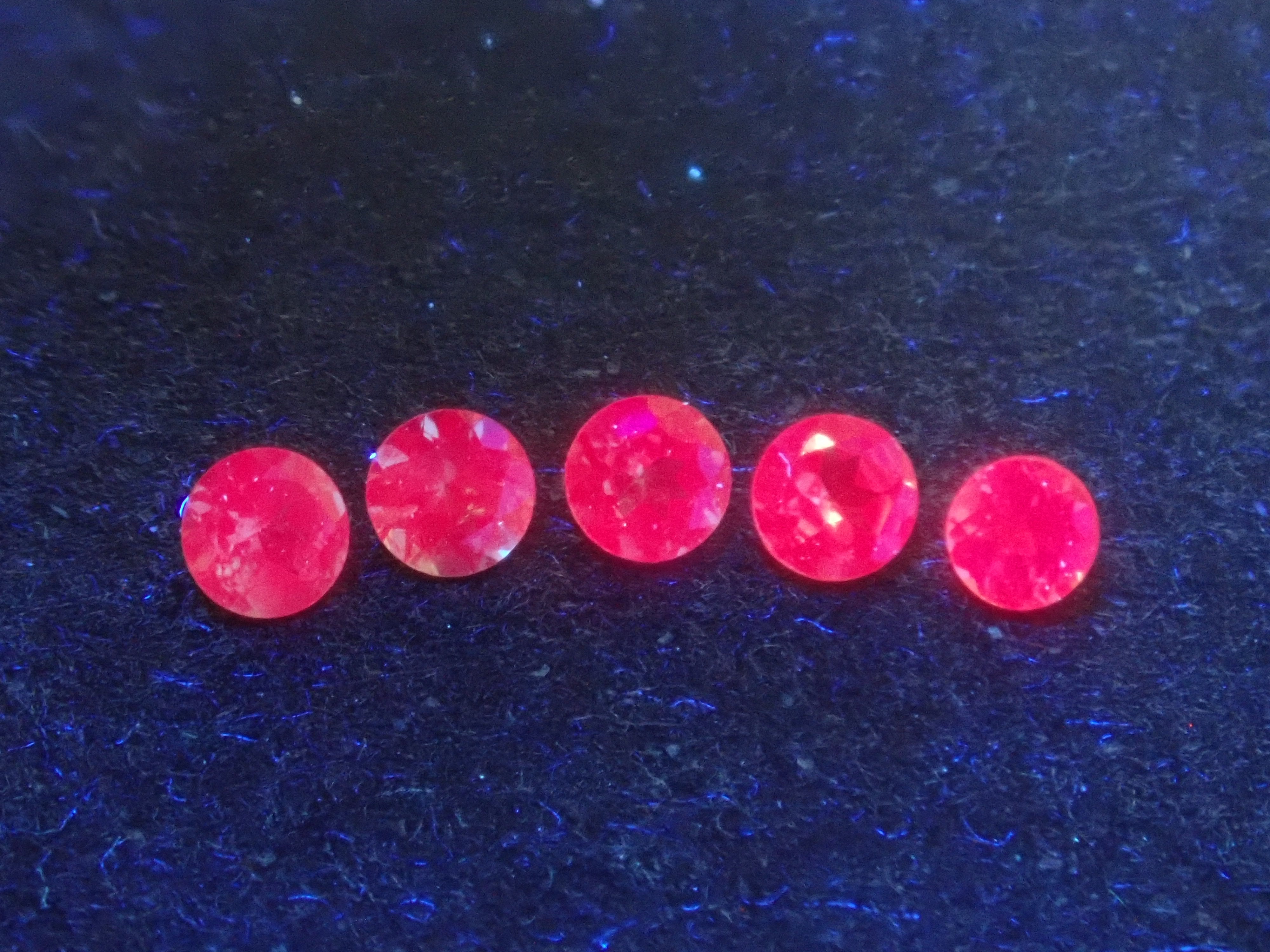 【2月2日晚間10點開始販售】限量20顆寶石:俄羅斯亞歷山大石、金綠寶石雙貓眼石及亞歷山大石扭蛋【多買有優惠】