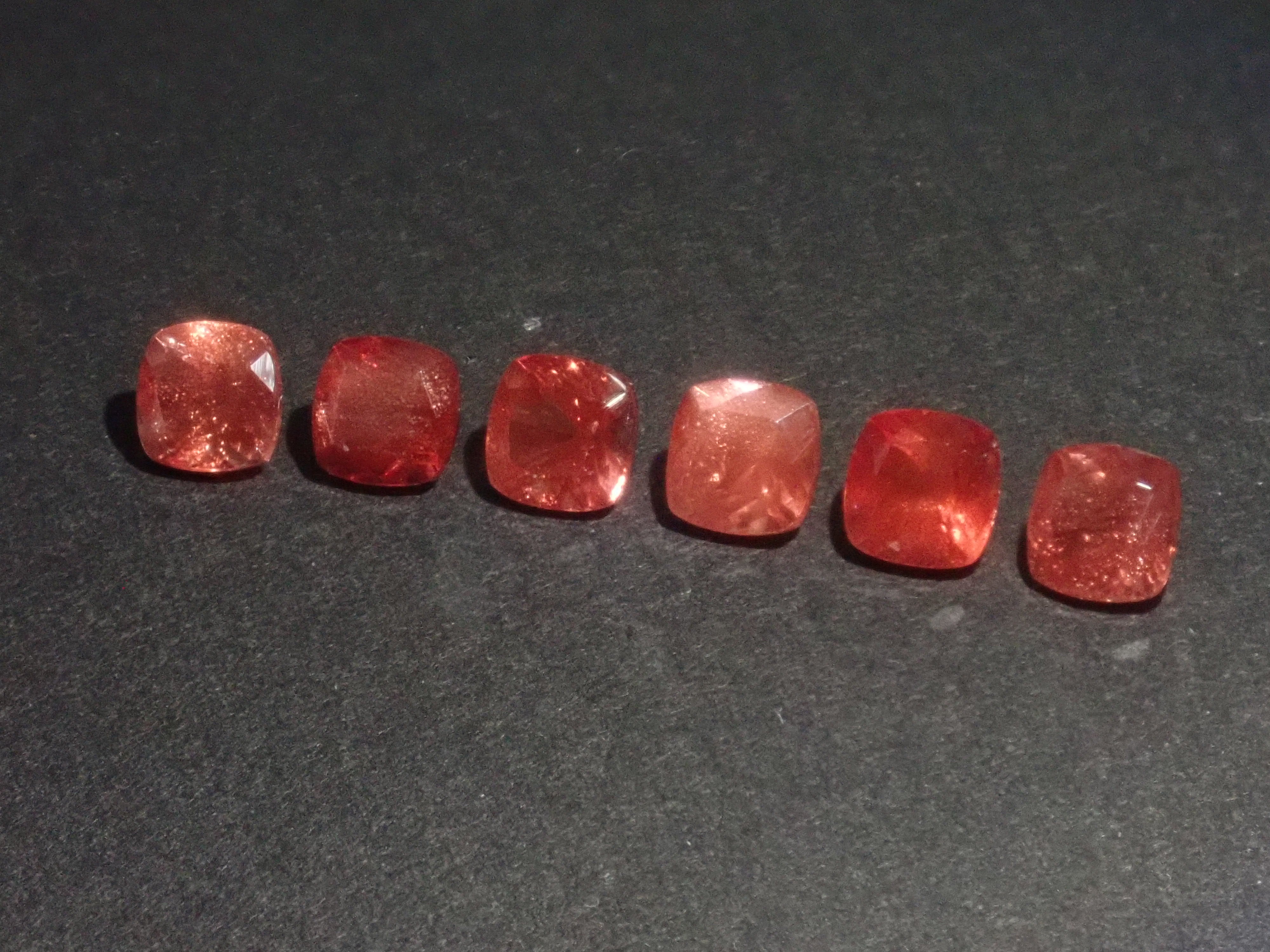 【1/25 22時販売】《限定6石》シラーが綺麗なアメリカ産オレゴンサンストーン💎(クッションカット,6×6mm)《複数購入割引有》