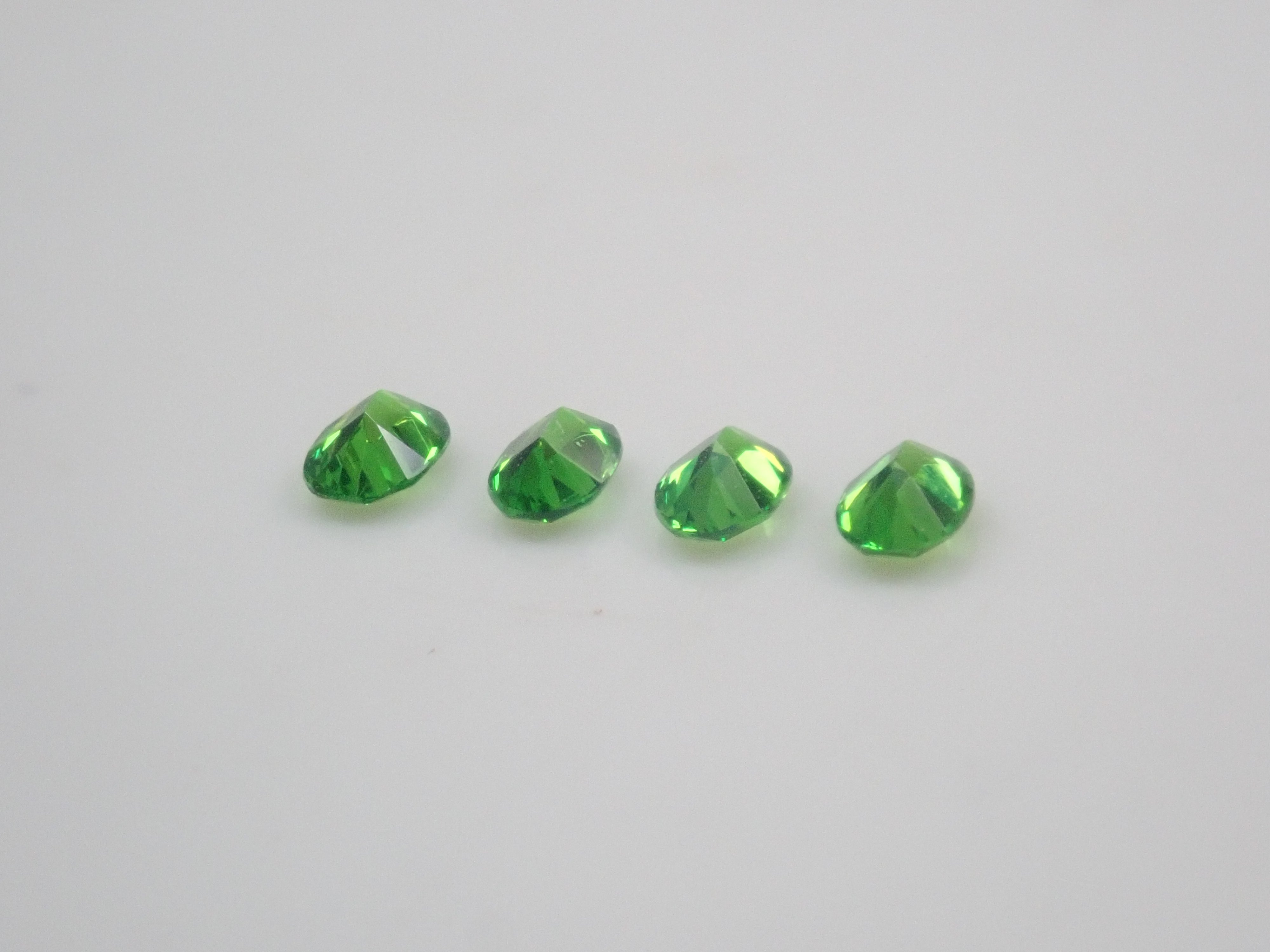 【9/5 22時販売】《限定4石》ロシア産デマントイドガーネット1石ルース(オーバルカット,約3×2mm)《複数購入割引有》