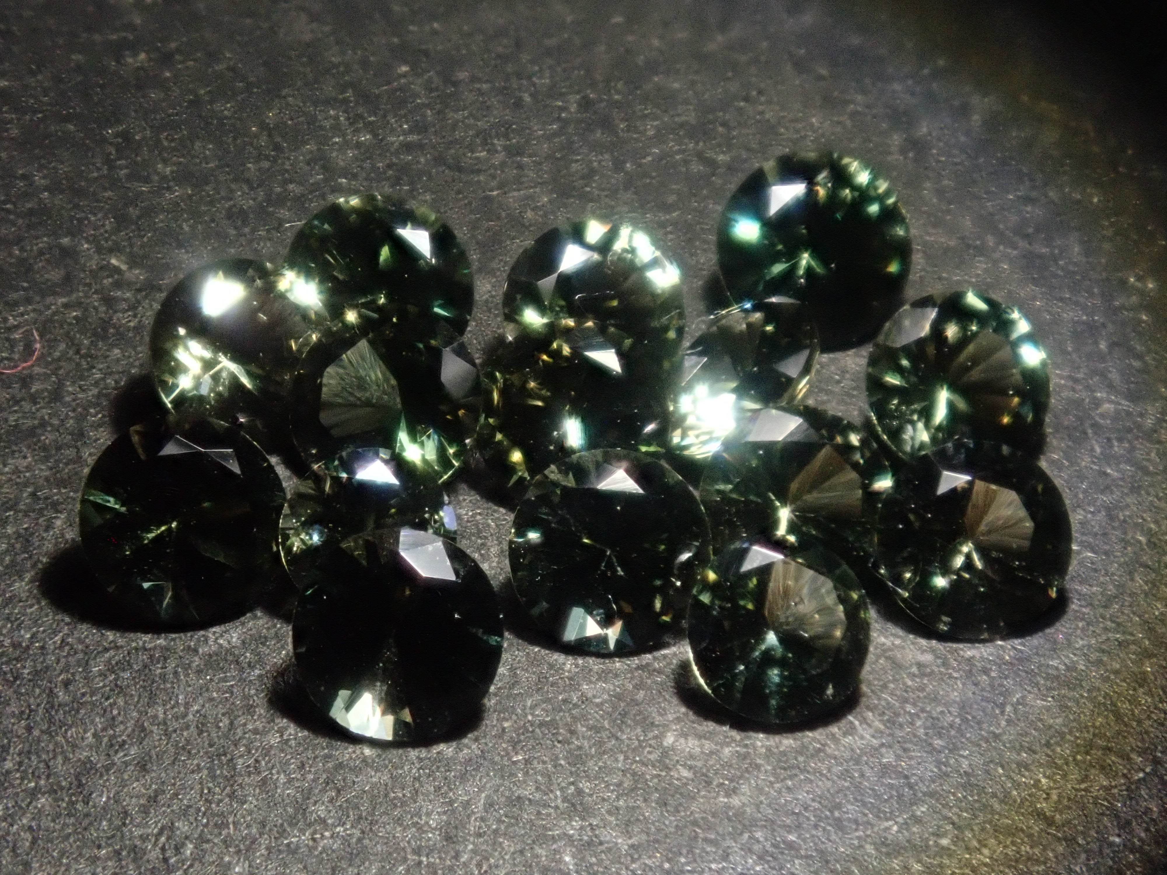 【1/24 22時販売】《限定15石》コーネルピンガチャ💎タンザニア産コーネルピン0.413ct(プリズマティン) 日独鑑付きが当たる(さらにKEN氏コーネルピンプレゼント)《複数購入割引有》