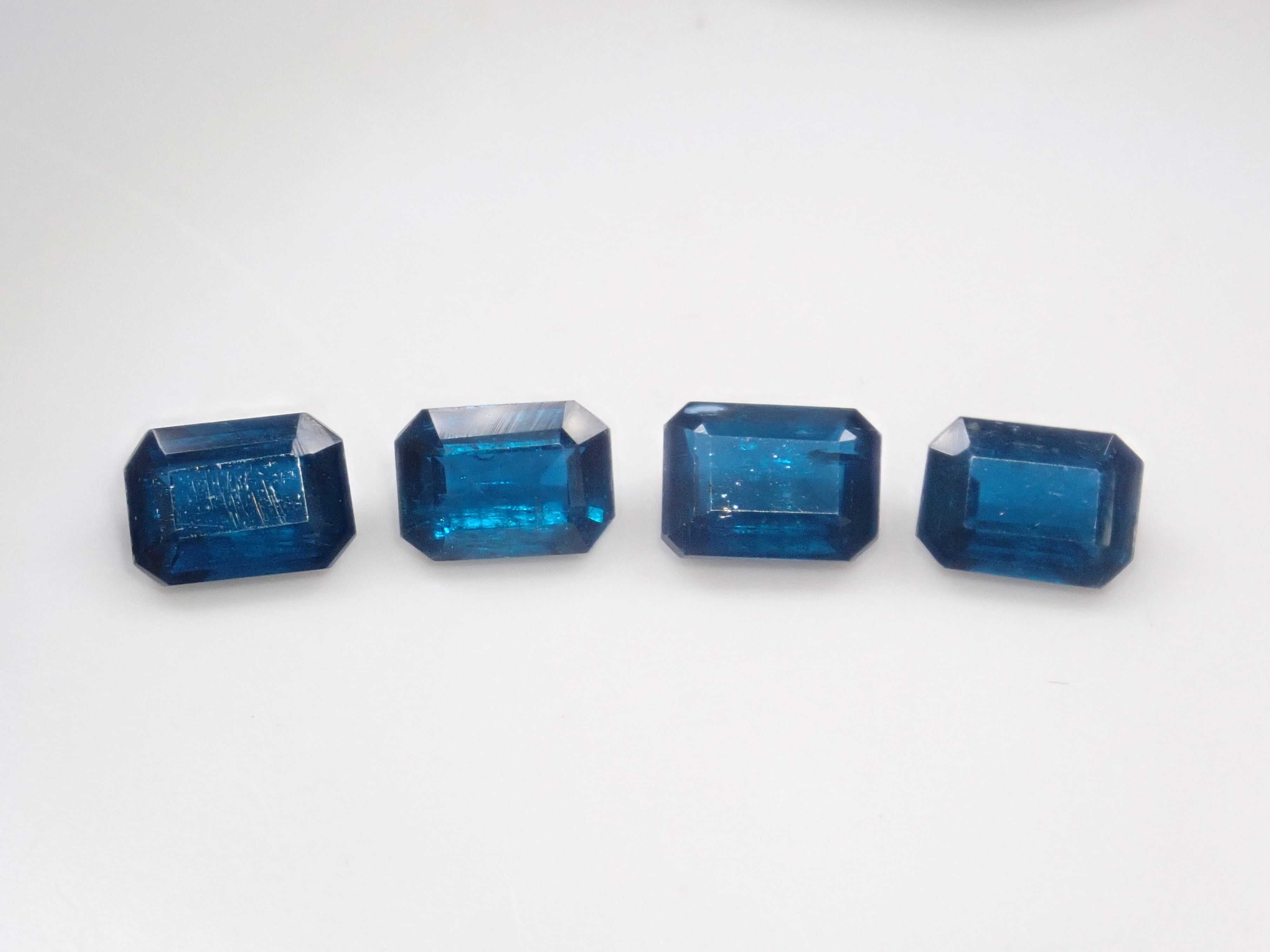 【5/17 22時販売】ネパール産カイヤナイト1石ルース(インディゴブルーカラー,4×6mm,オーバルカット)《複数購入割引有》