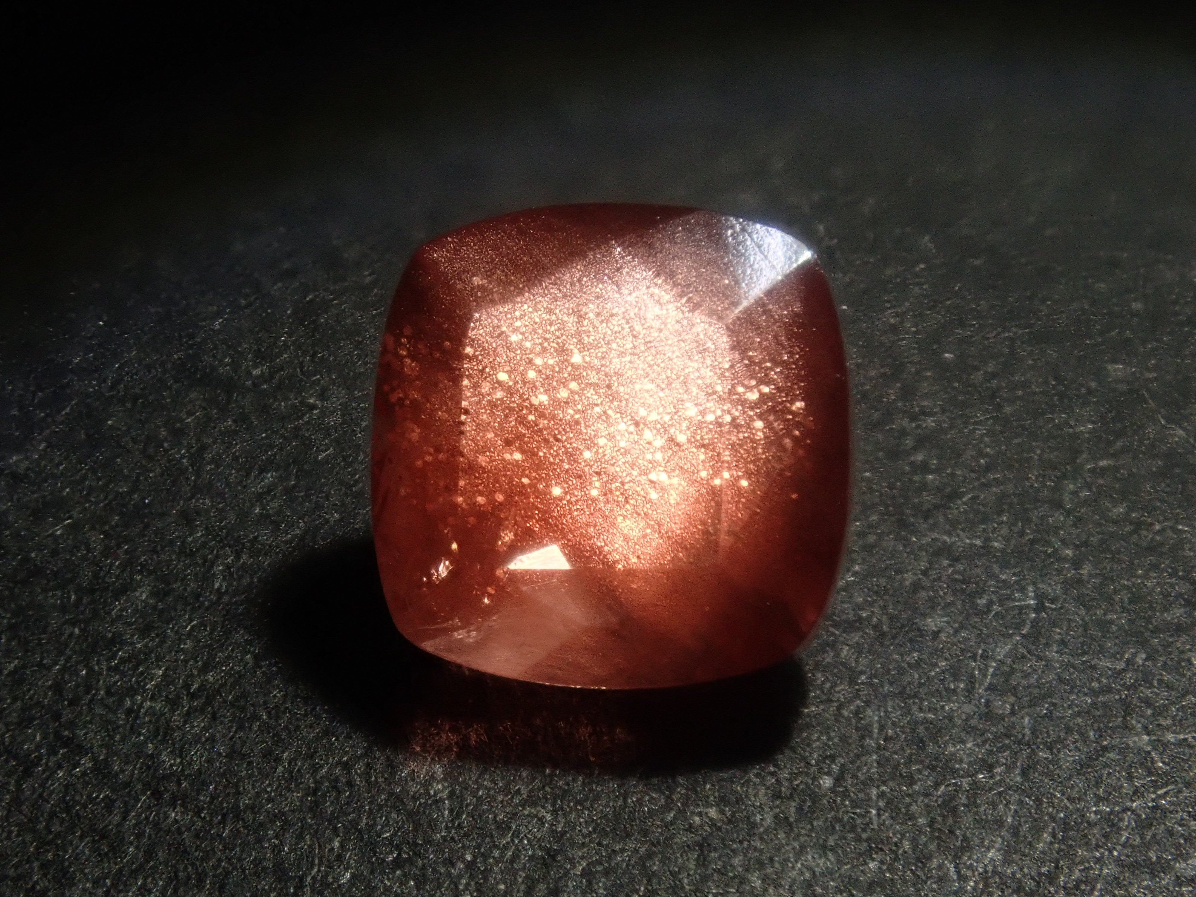 【1/25 22時販売】《限定6石》シラーが綺麗なアメリカ産オレゴンサンストーン💎(クッションカット,6×6mm)《複数購入割引有》