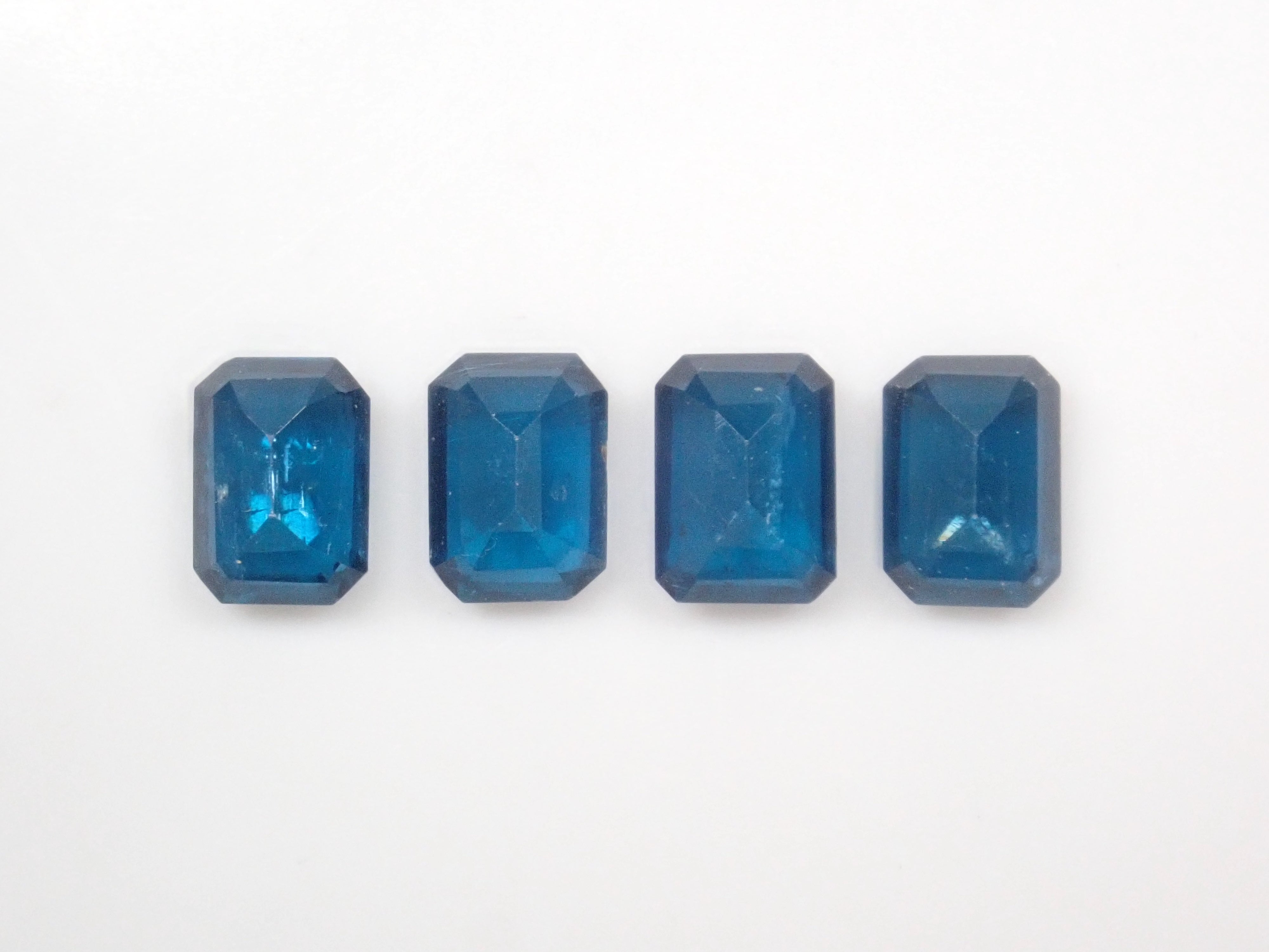 【5/17 22時販売】ネパール産カイヤナイト1石ルース(インディゴブルーカラー,4×6mm,オーバルカット)《複数購入割引有》