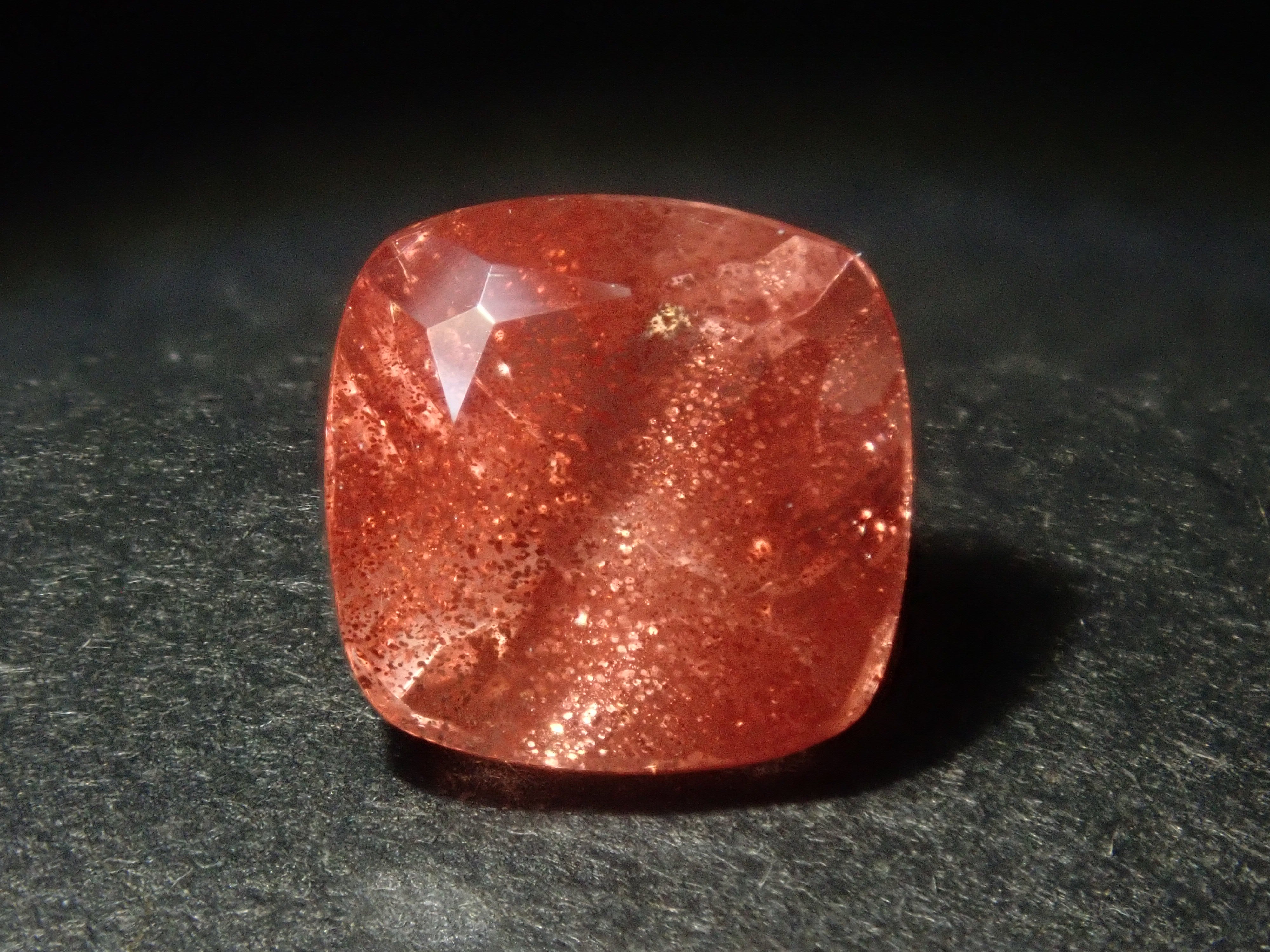 【1/25 22時販売】《限定6石》シラーが綺麗なアメリカ産オレゴンサンストーン💎(クッションカット,6×6mm)《複数購入割引有》