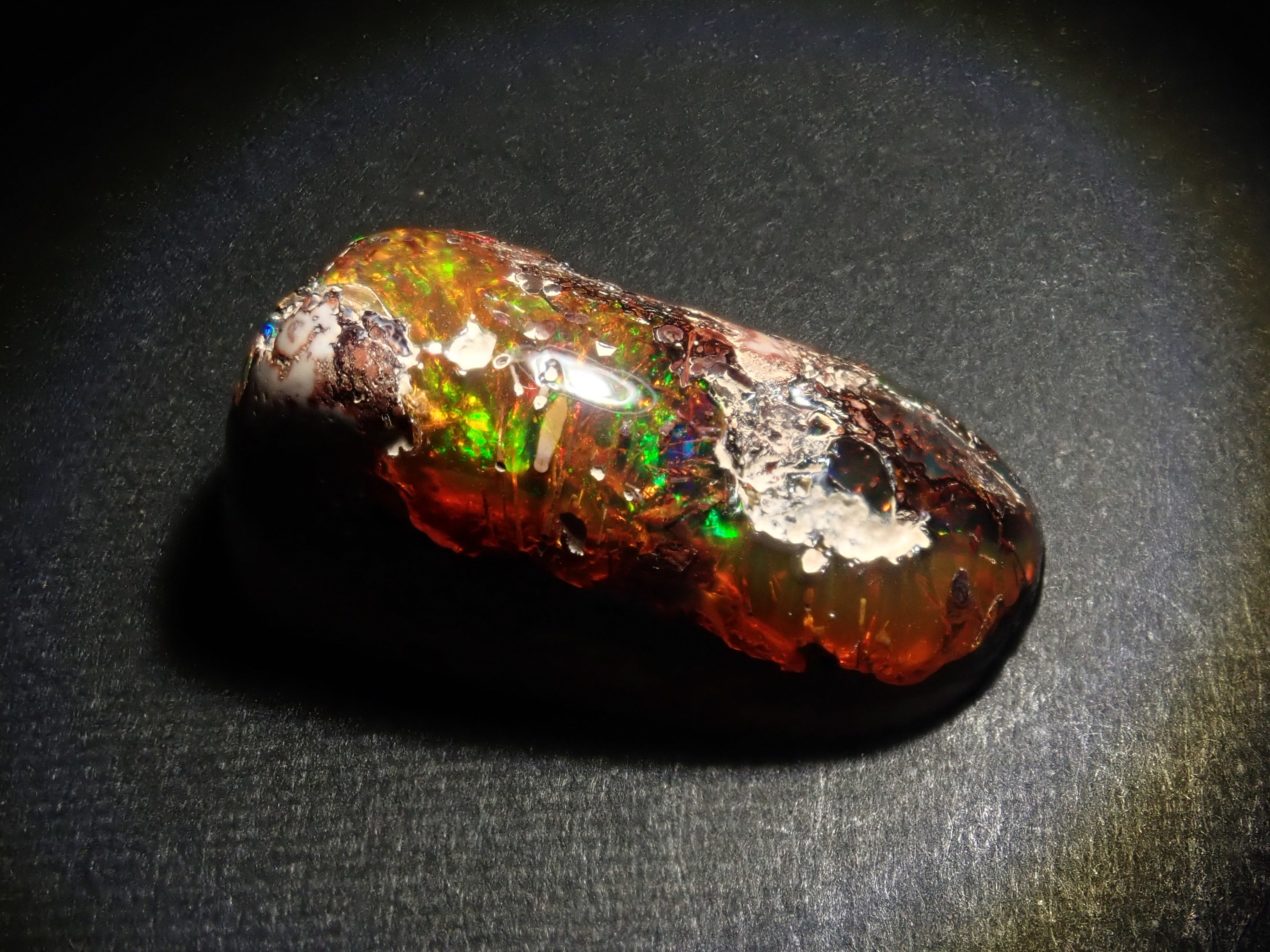《只需 7 顆寶石》寶石扭蛋💎澳洲蛋白石或墨西哥坎特拉蛋白石 1 顆散石(已損壞)《可享多次購買折扣》