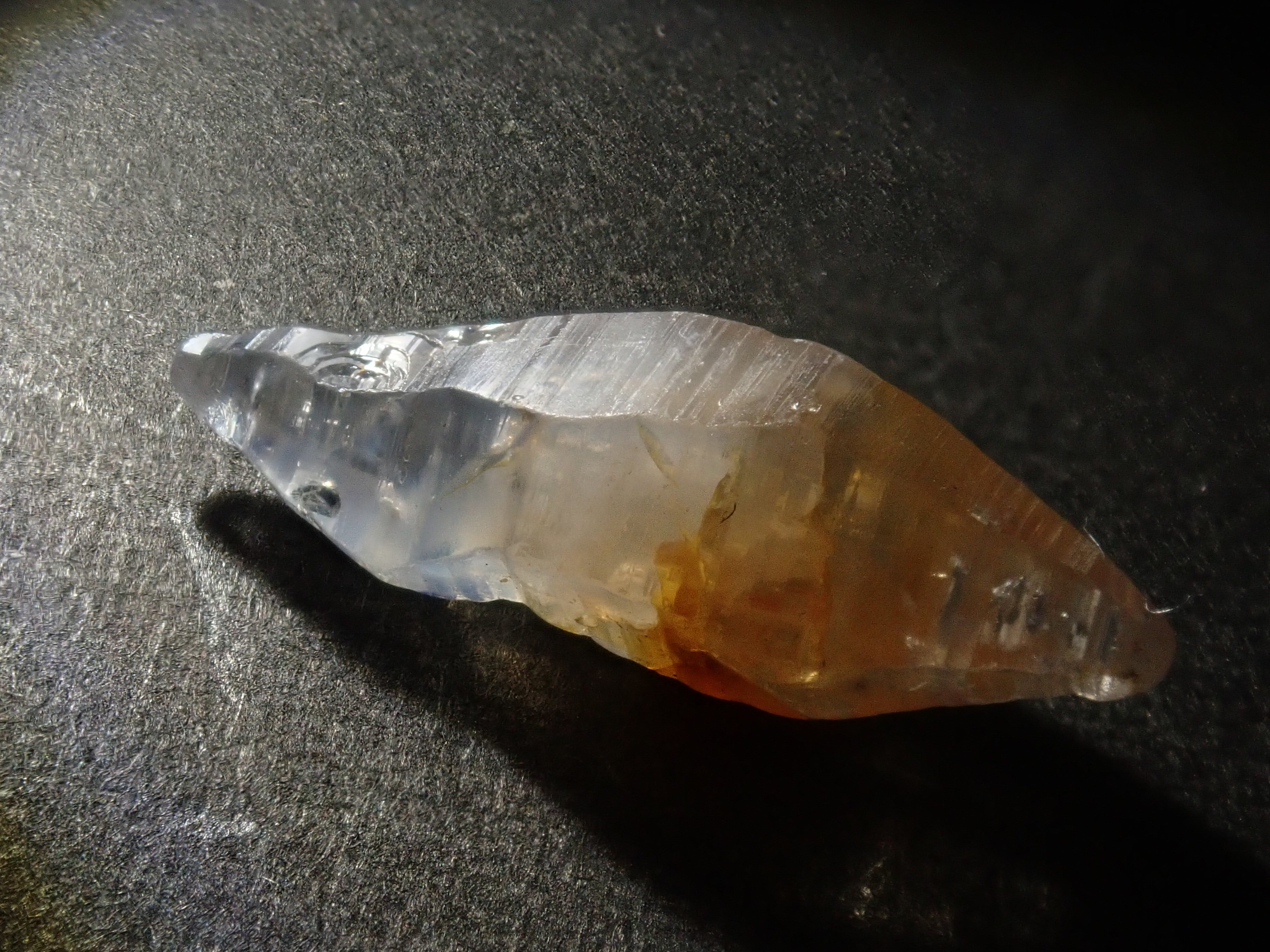 スリランカ産グラスボディ(サファイアクリスタル) 5.573ct原石