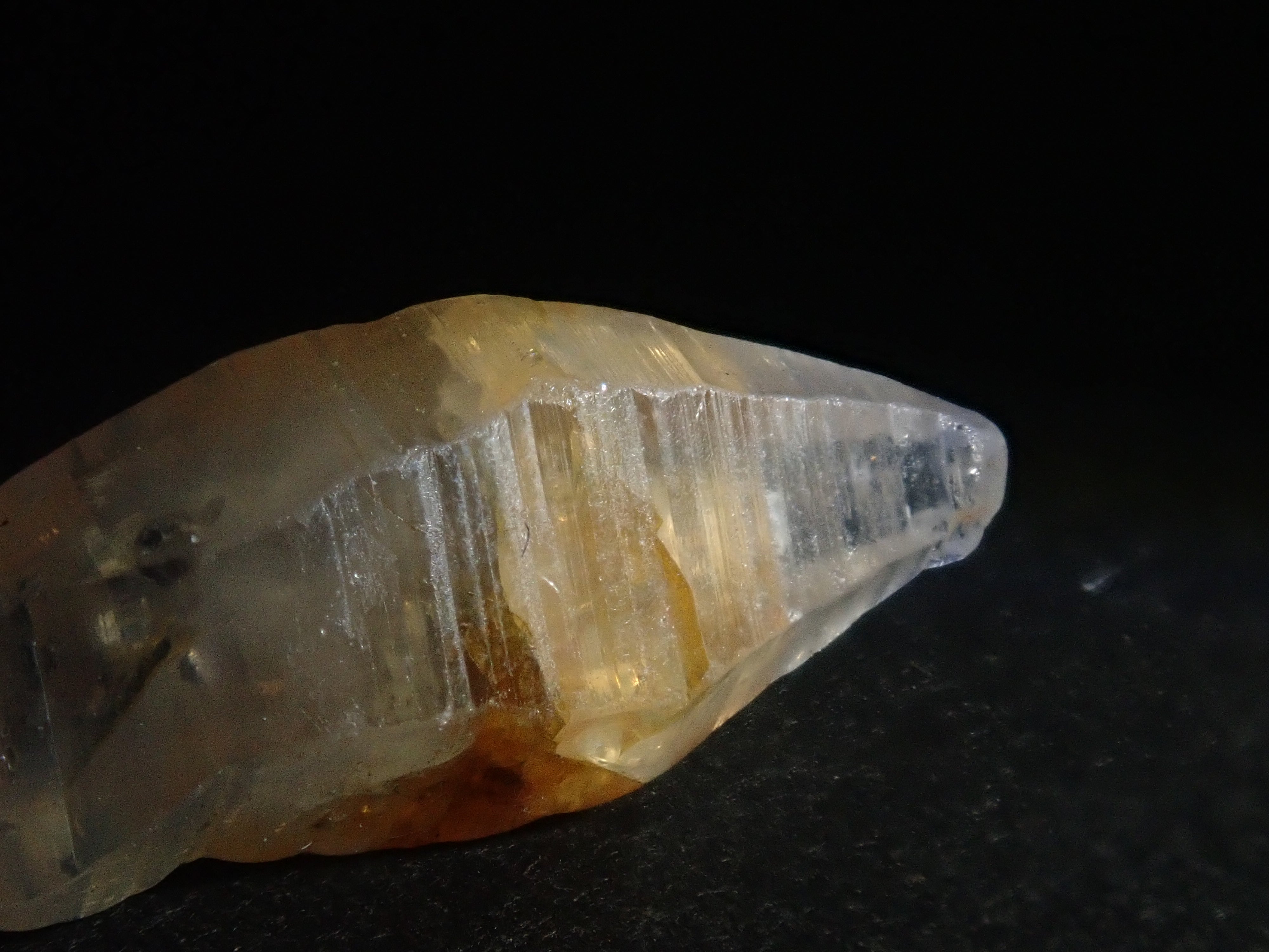 スリランカ産グラスボディ(サファイアクリスタル) 5.573ct原石